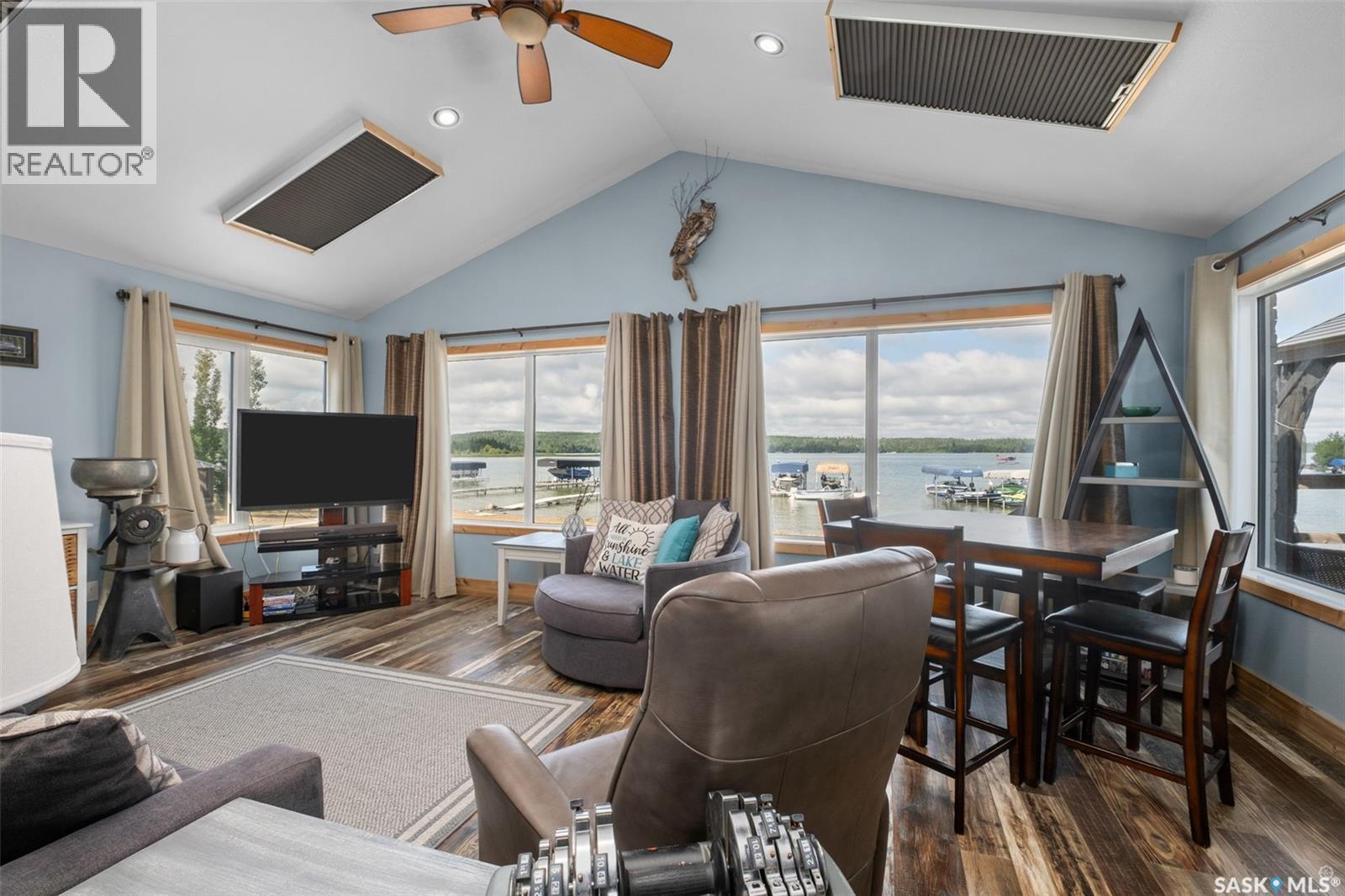 128 Jacobson Drive, Lakeland Rm No. 521, SK - Indoor Photo Showing Living Room
