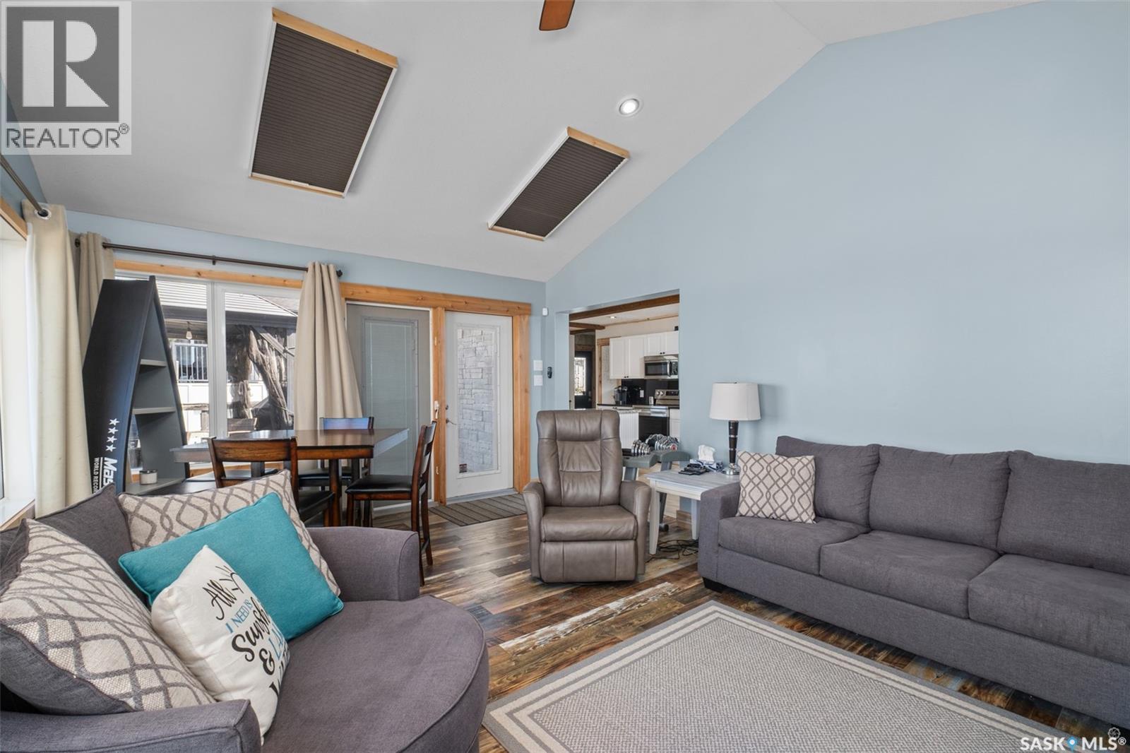 128 Jacobson Drive, Lakeland Rm No. 521, SK - Indoor Photo Showing Living Room