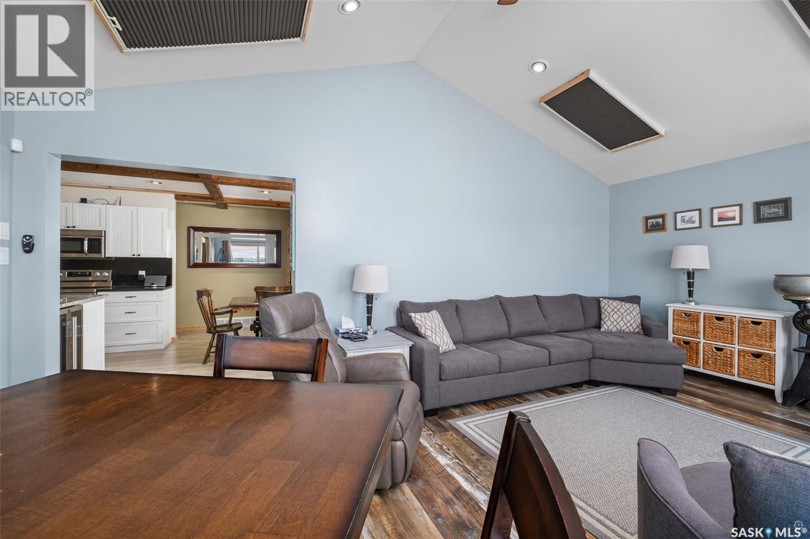 128 Jacobson Drive, Lakeland Rm No. 521, SK - Indoor Photo Showing Living Room