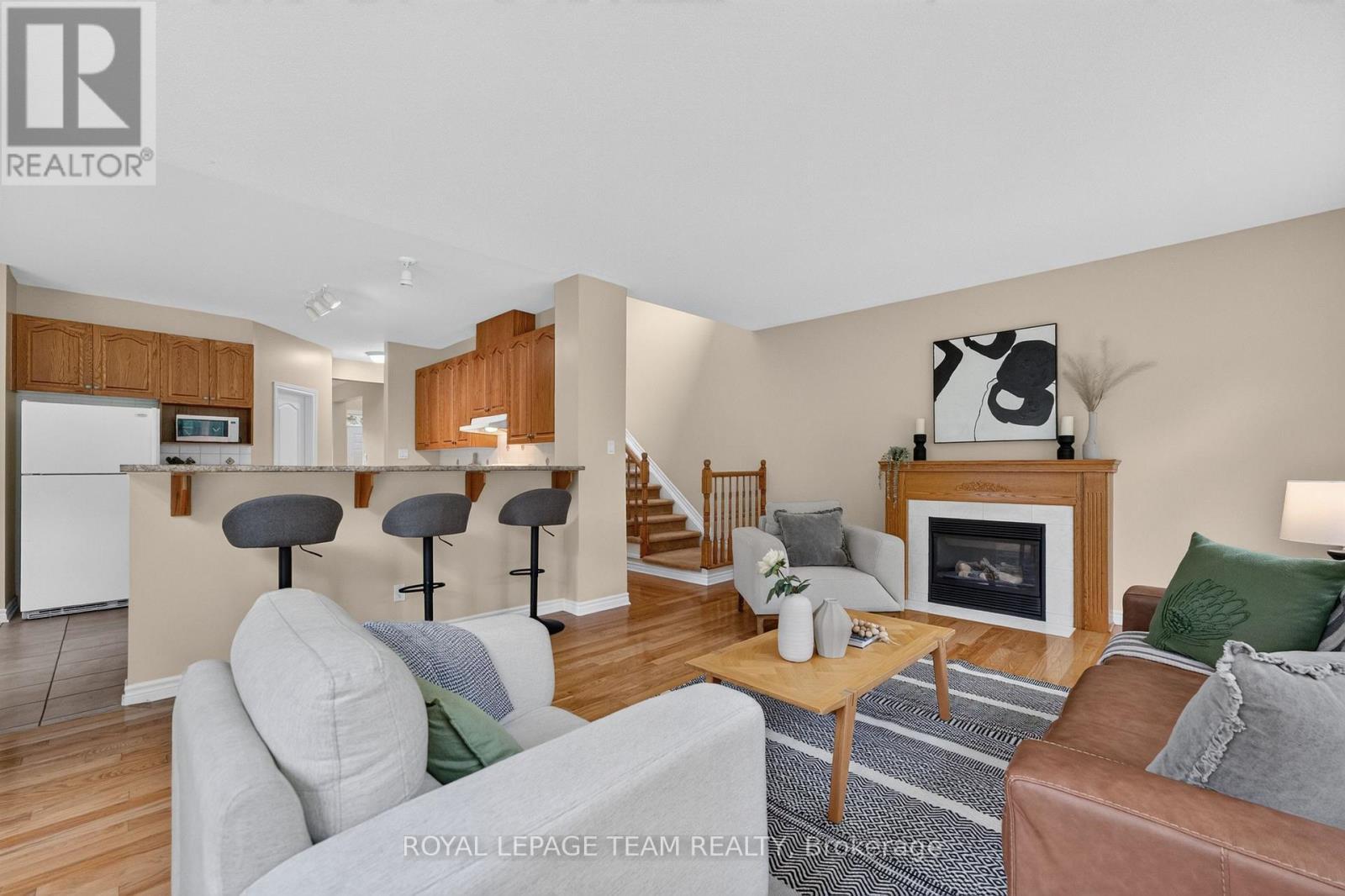 88 Osprey Crescent, Ottawa, ON - Indoor Photo Showing Living Room With Fireplace