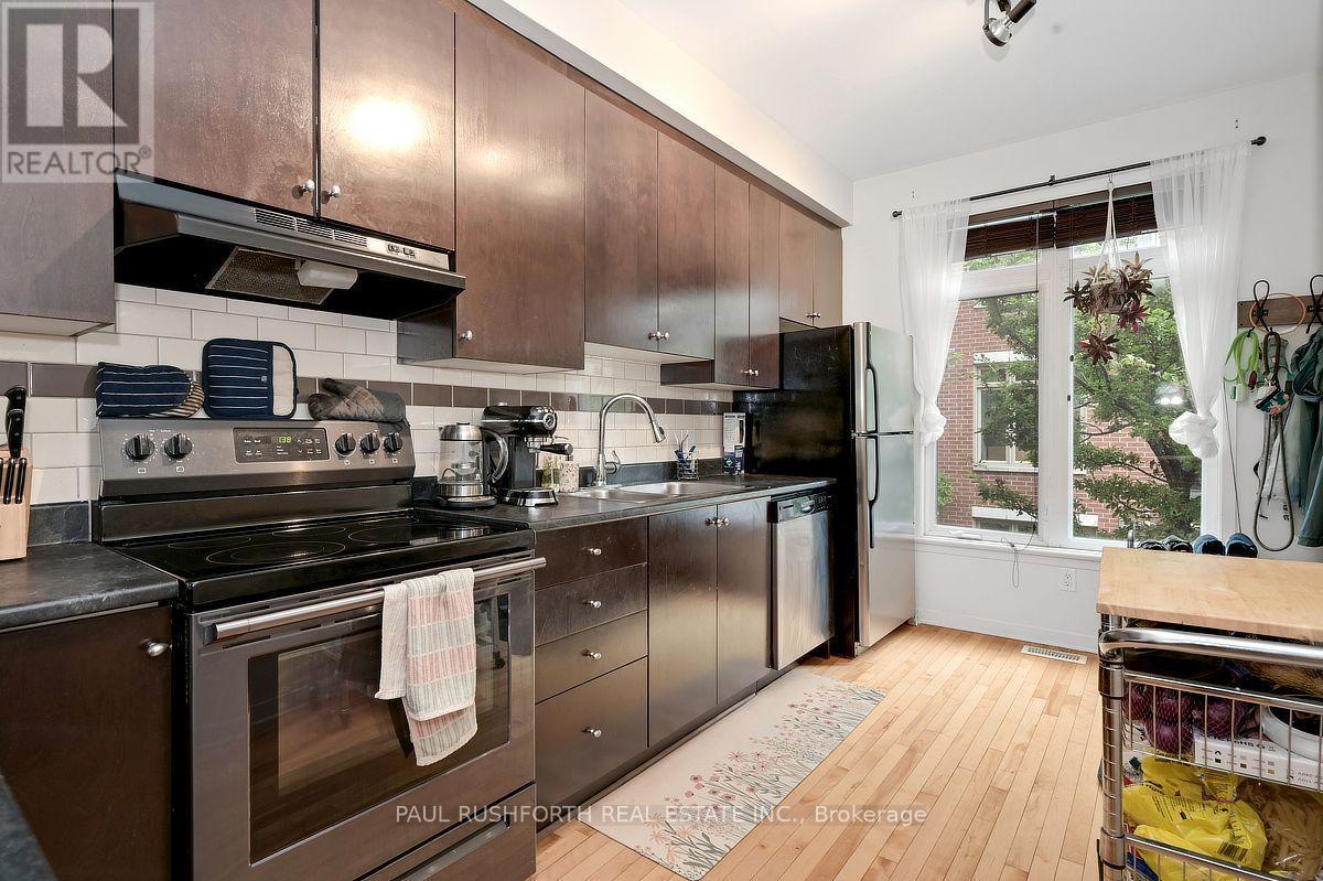 Kitchen - 3 - 795 Montreal Road, Ottawa, ON - Indoor Photo Showing Kitchen With Stainless Steel Kitchen