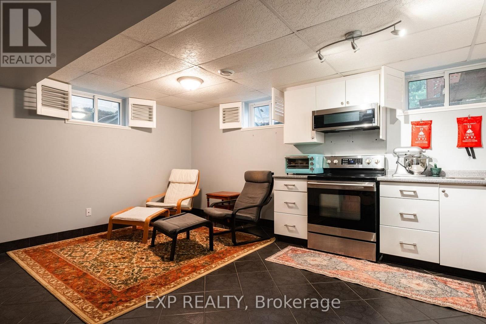Basement kitchen/living room - 55 Forest Hill Crescent, Pelham (Fonthill), ON - Indoor