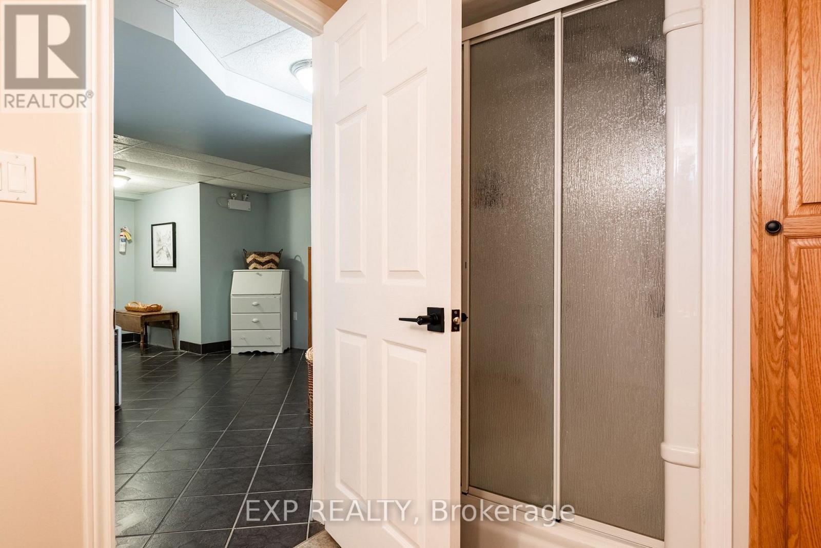 Bathroom bathroom shower - 55 Forest Hill Crescent, Pelham (Fonthill), ON - Indoor