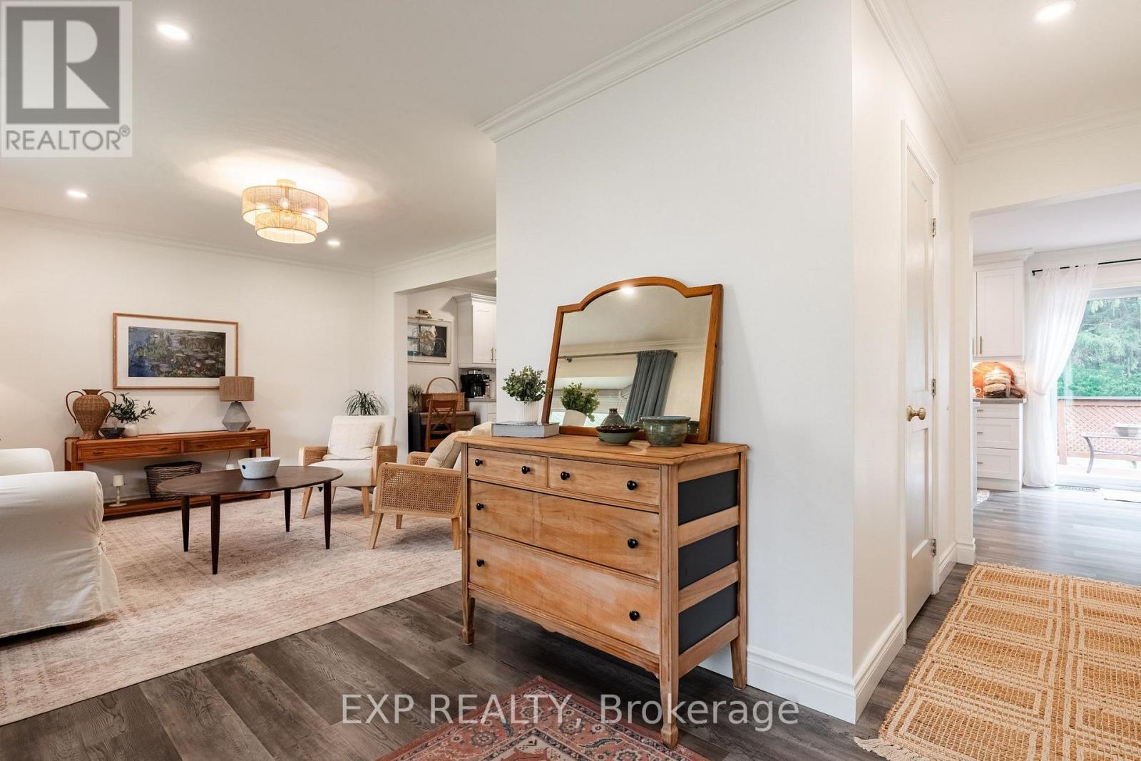 Entry way/sitting room - 55 Forest Hill Crescent, Pelham (Fonthill), ON - Indoor
