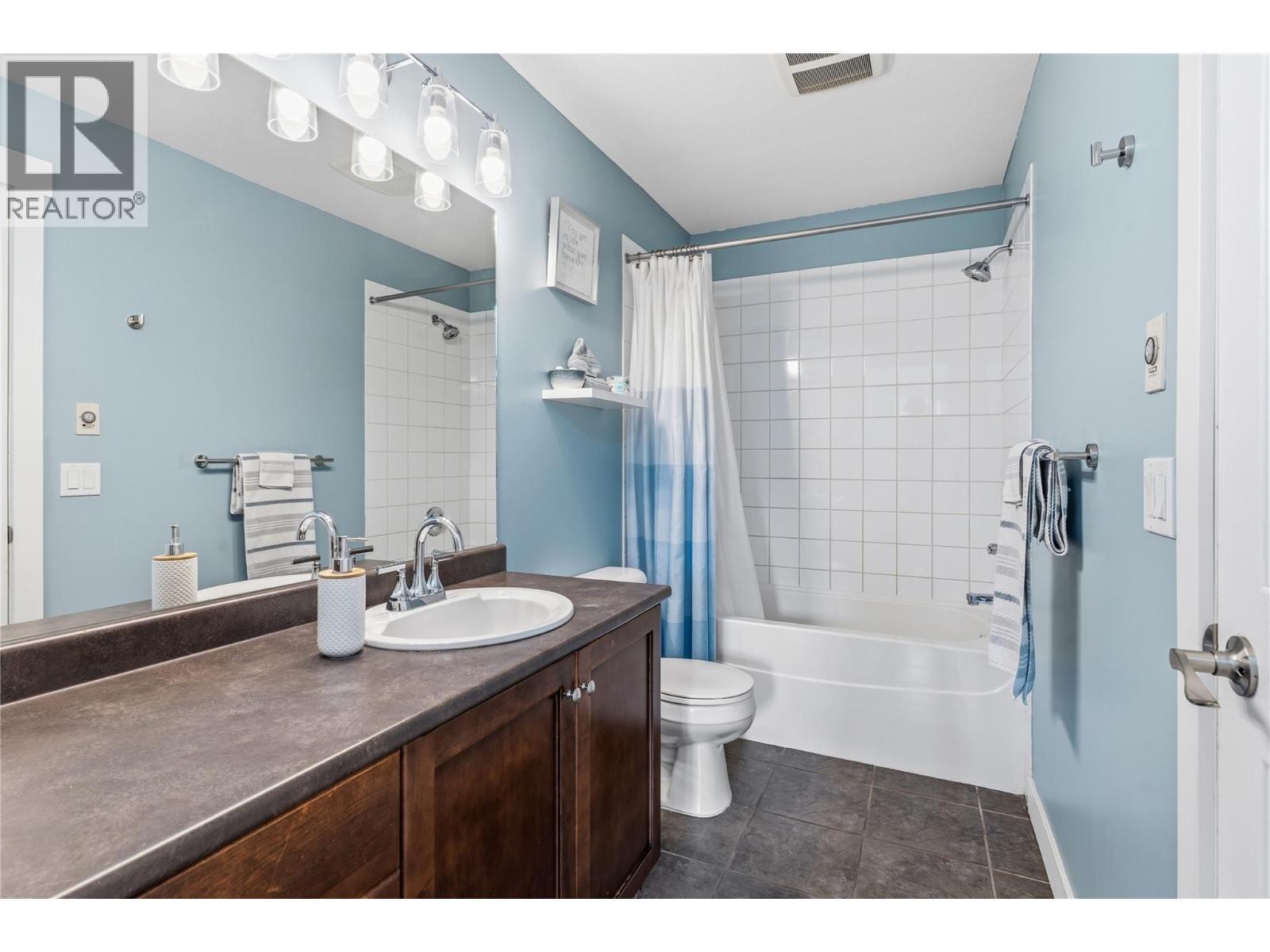 1875 Country Club Drive Unit# 1405, Kelowna, BC - Indoor Photo Showing Bathroom