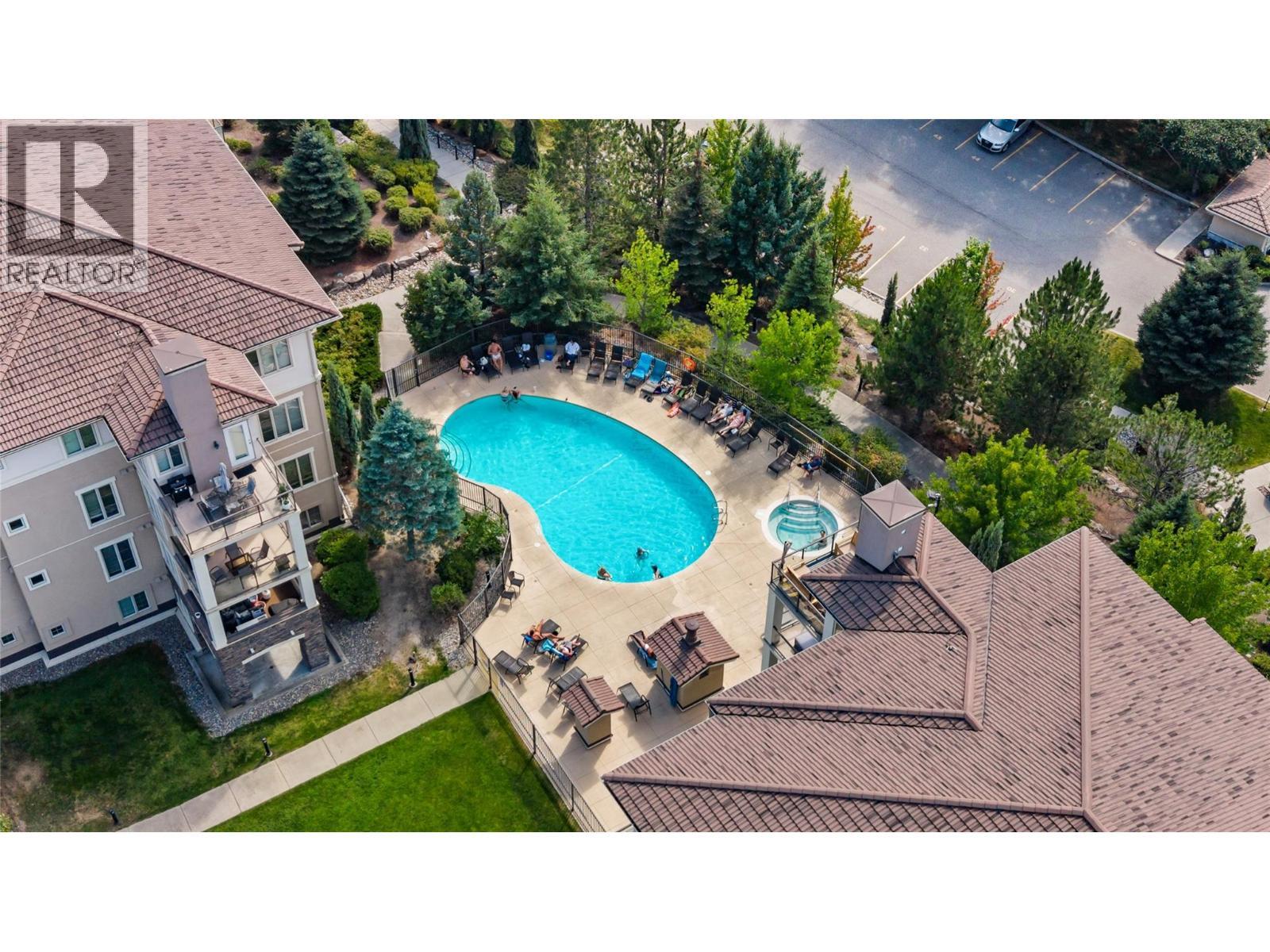 1875 Country Club Drive Unit# 1405, Kelowna, BC - Outdoor With In Ground Pool With Deck Patio Veranda