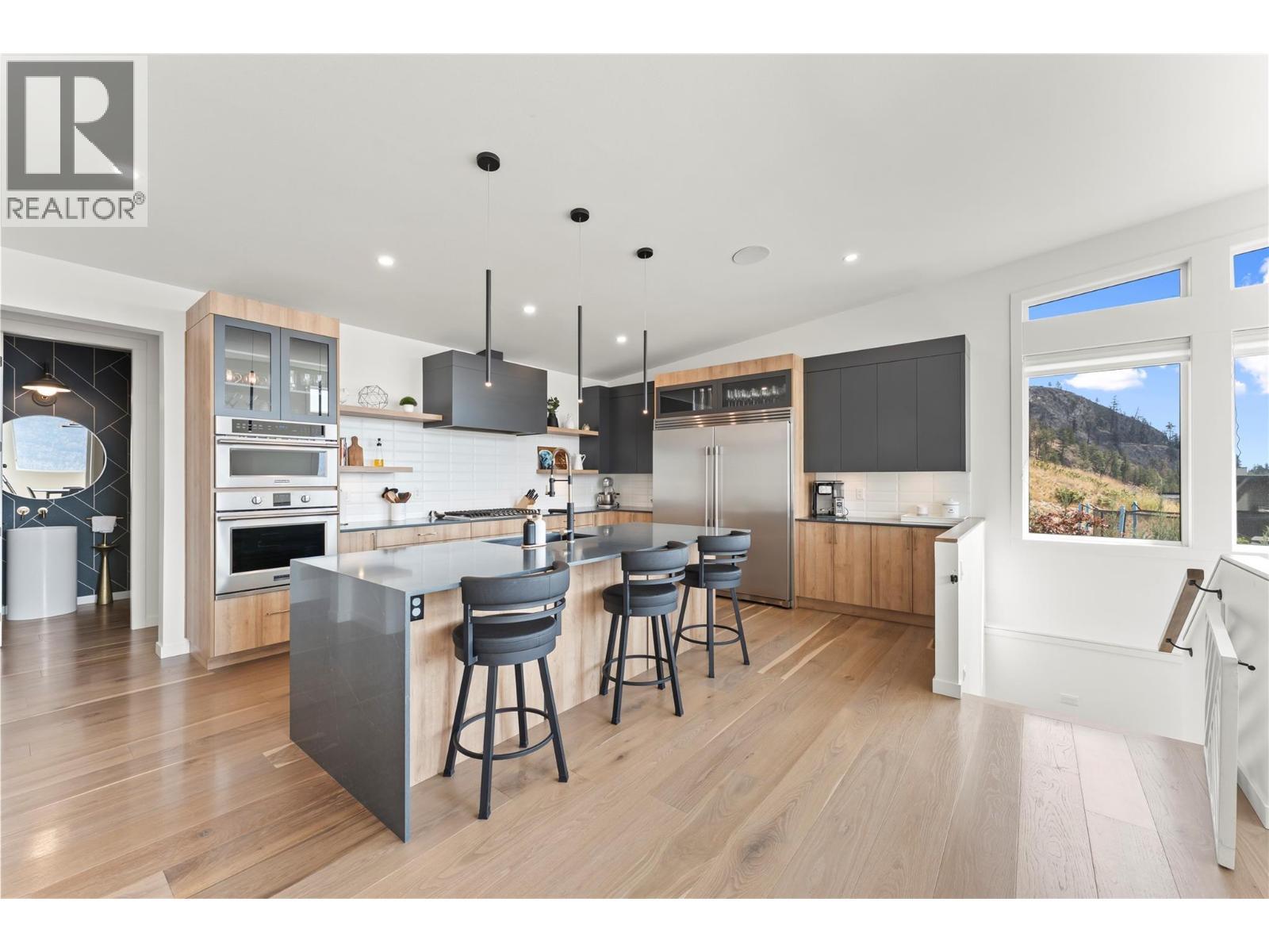 9815 Beacon Hill Crescent, Lake Country, BC - Indoor