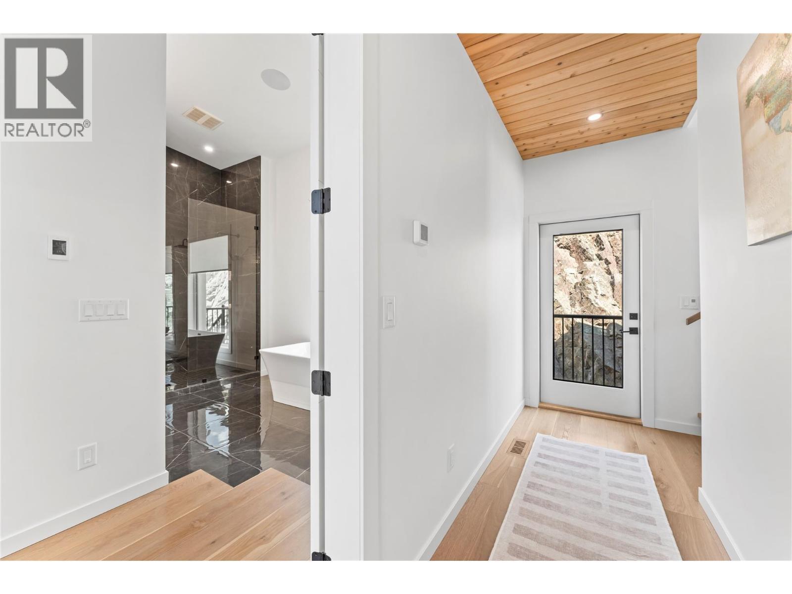 9815 Beacon Hill Crescent, Lake Country, BC - Indoor Photo Showing Other Room