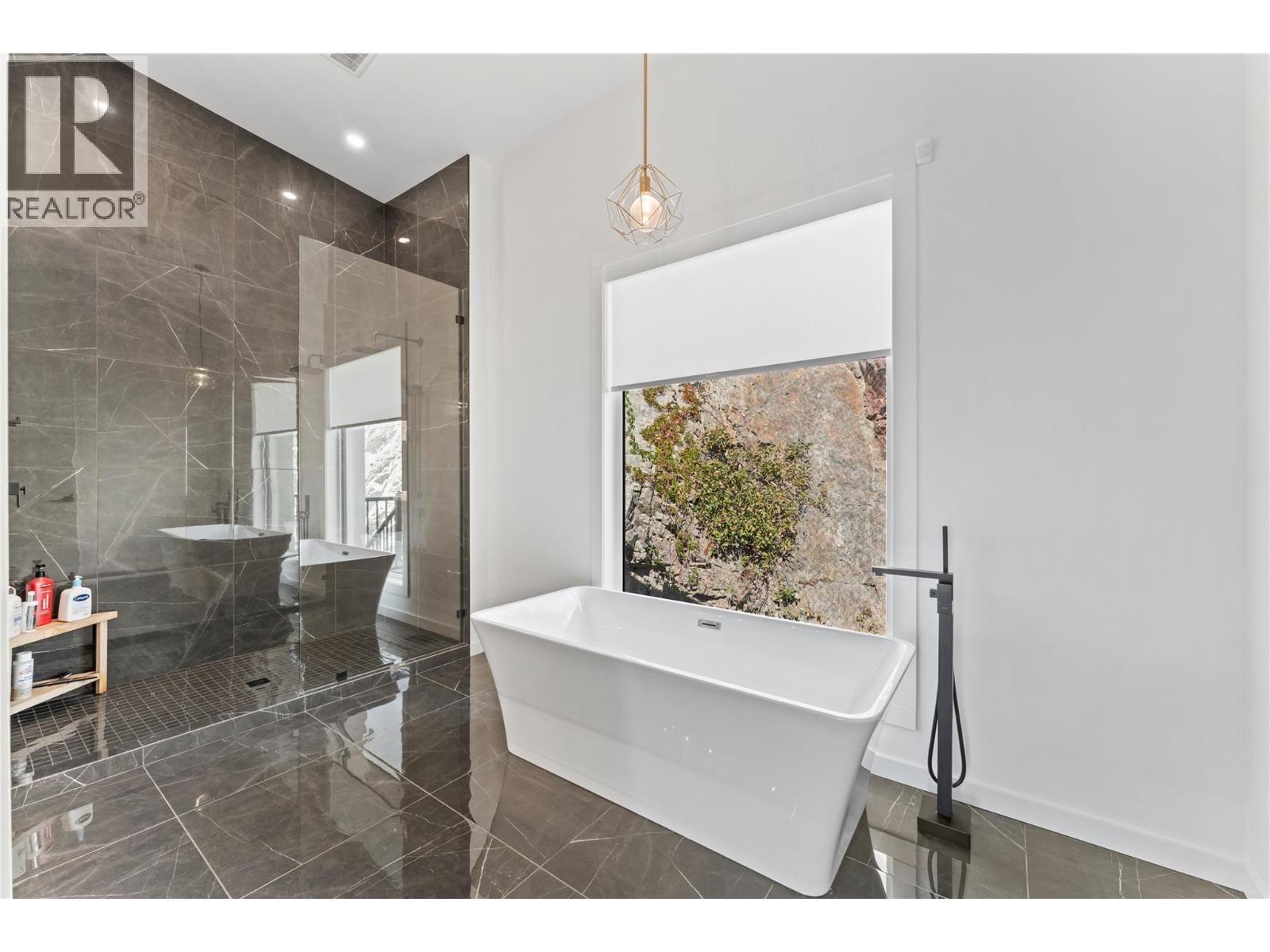 9815 Beacon Hill Crescent, Lake Country, BC - Indoor Photo Showing Other Room