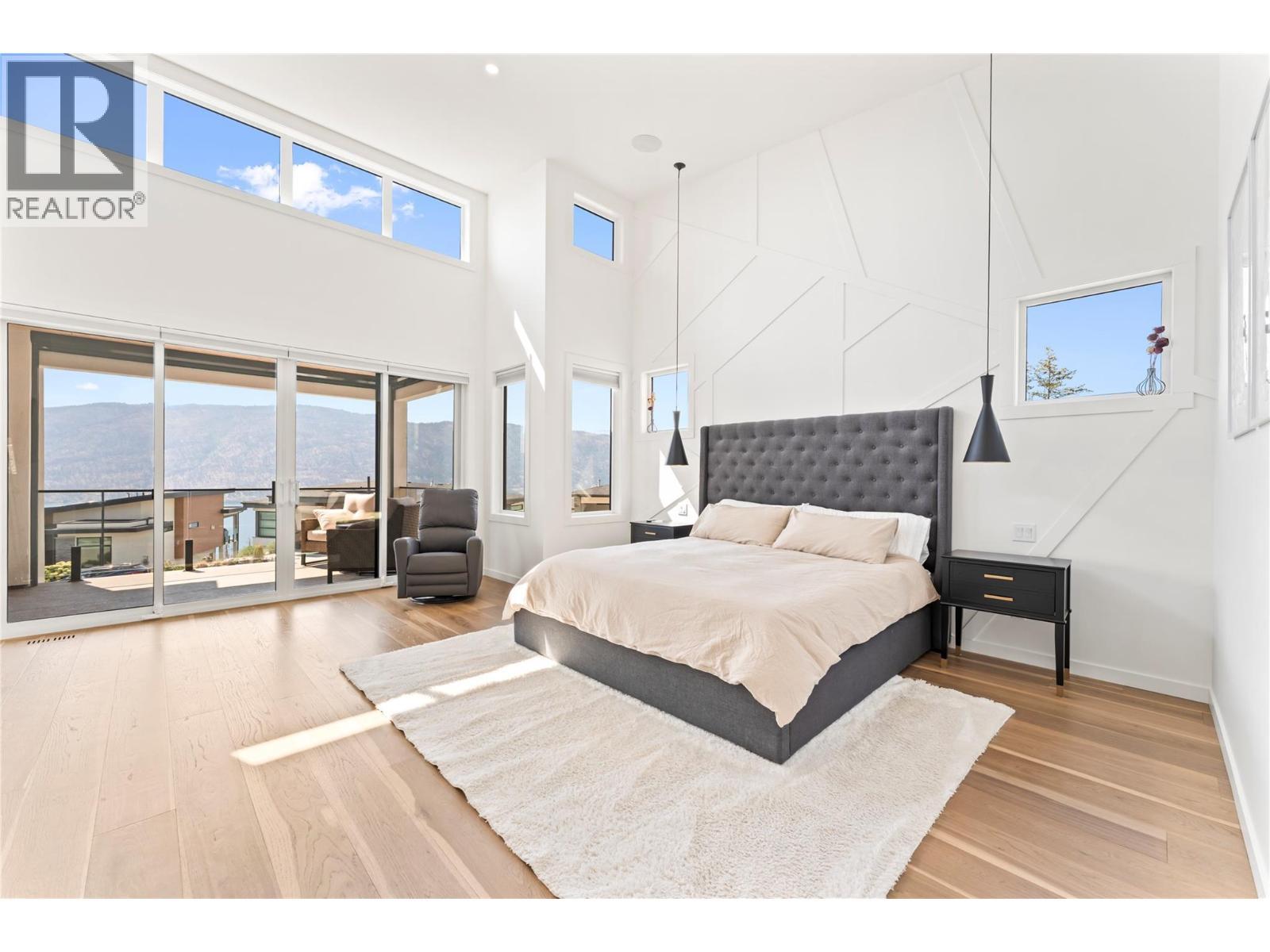 9815 Beacon Hill Crescent, Lake Country, BC - Indoor Photo Showing Bedroom
