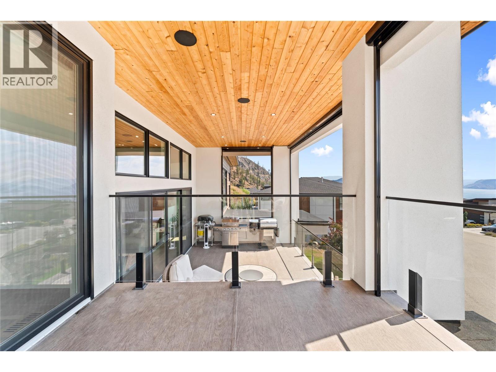 9815 Beacon Hill Crescent, Lake Country, BC - With Exterior