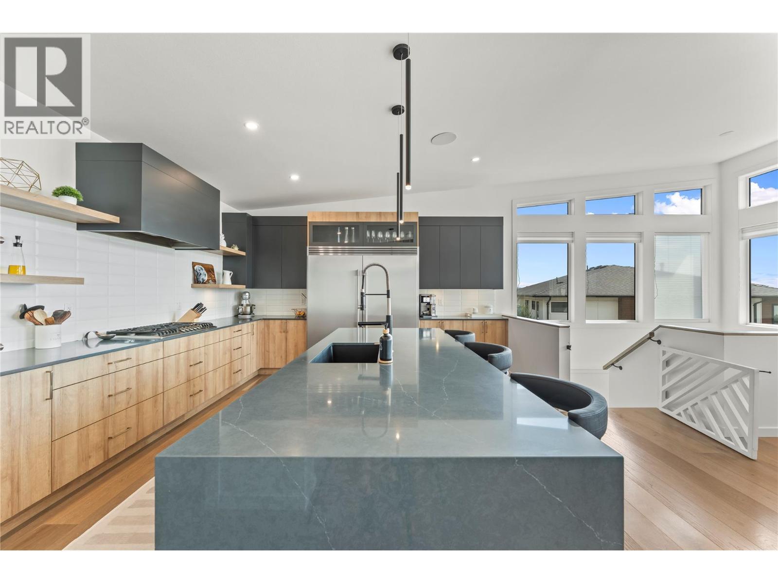 9815 Beacon Hill Crescent, Lake Country, BC - Indoor Photo Showing Kitchen With Upgraded Kitchen