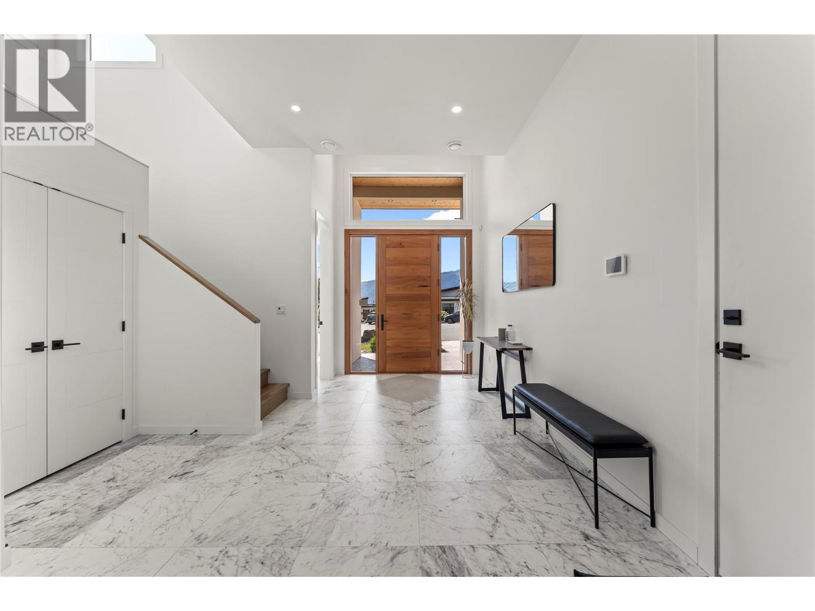 9815 Beacon Hill Crescent, Lake Country, BC - Indoor Photo Showing Other Room