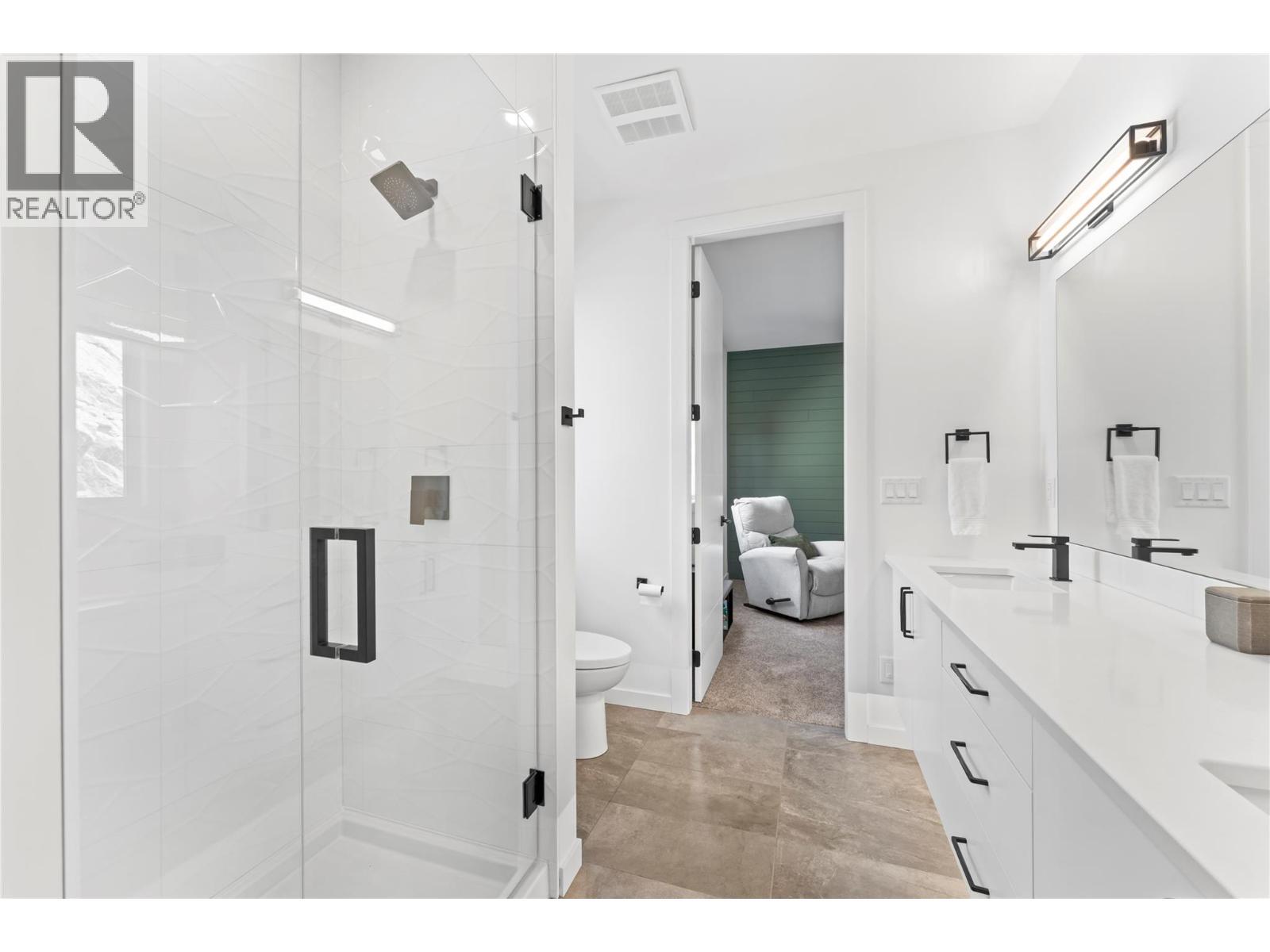 9815 Beacon Hill Crescent, Lake Country, BC - Indoor Photo Showing Bathroom