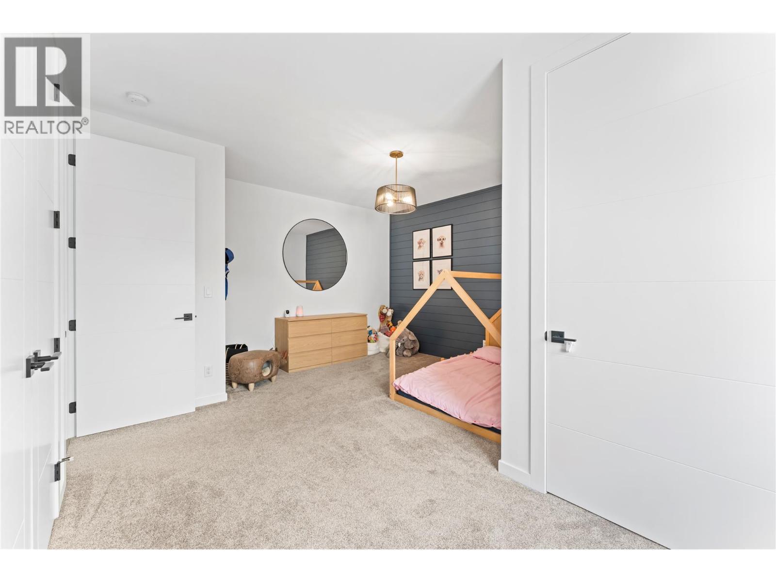 9815 Beacon Hill Crescent, Lake Country, BC - Indoor Photo Showing Other Room
