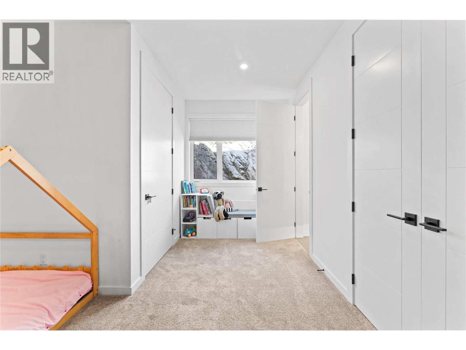 9815 Beacon Hill Crescent, Lake Country, BC - Indoor Photo Showing Other Room
