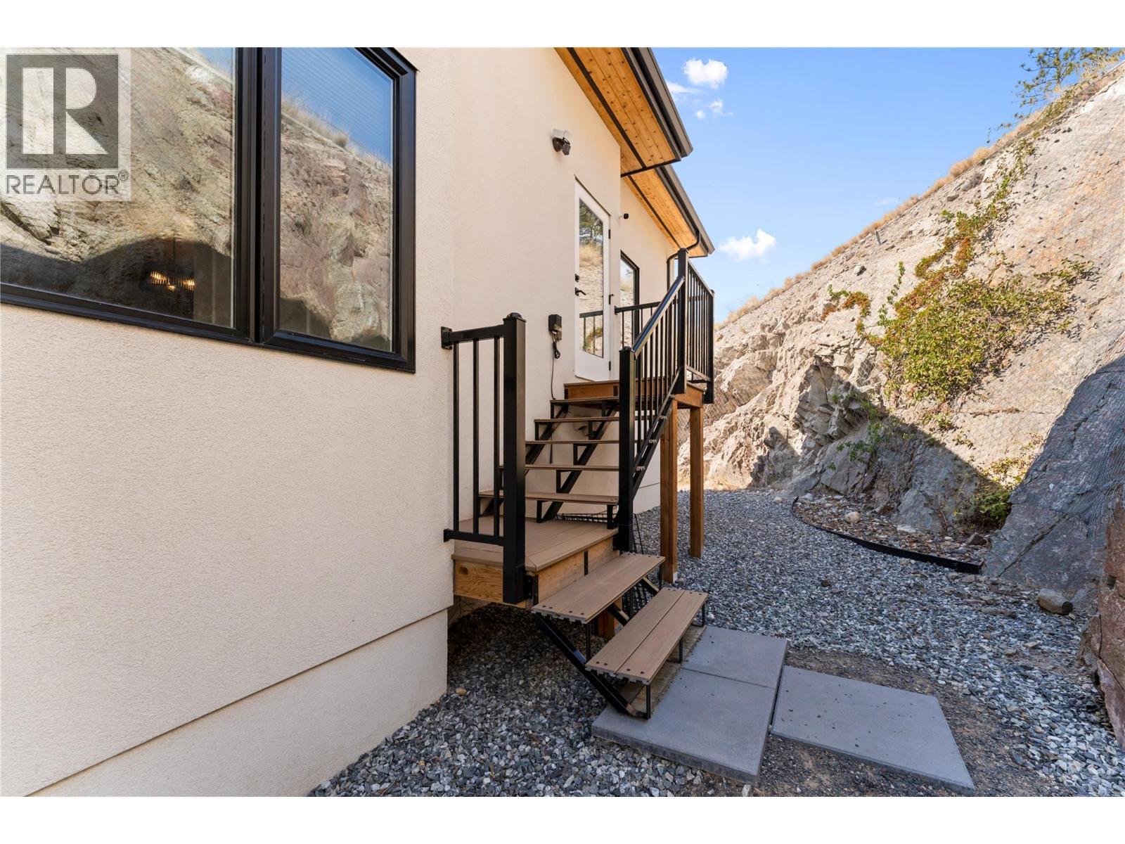 9815 Beacon Hill Crescent, Lake Country, BC - Outdoor
