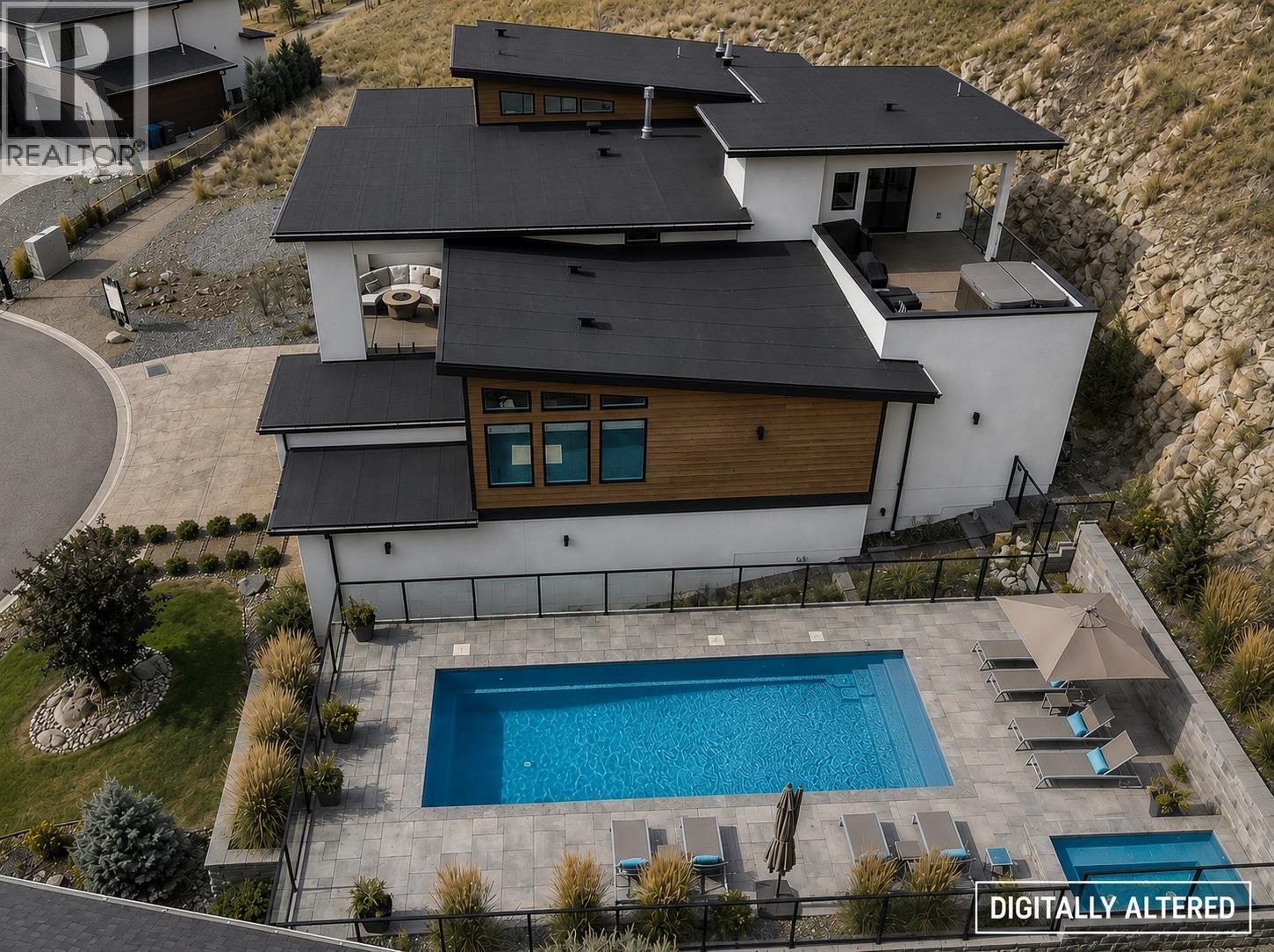 9815 Beacon Hill Crescent, Lake Country, BC - Outdoor With In Ground Pool