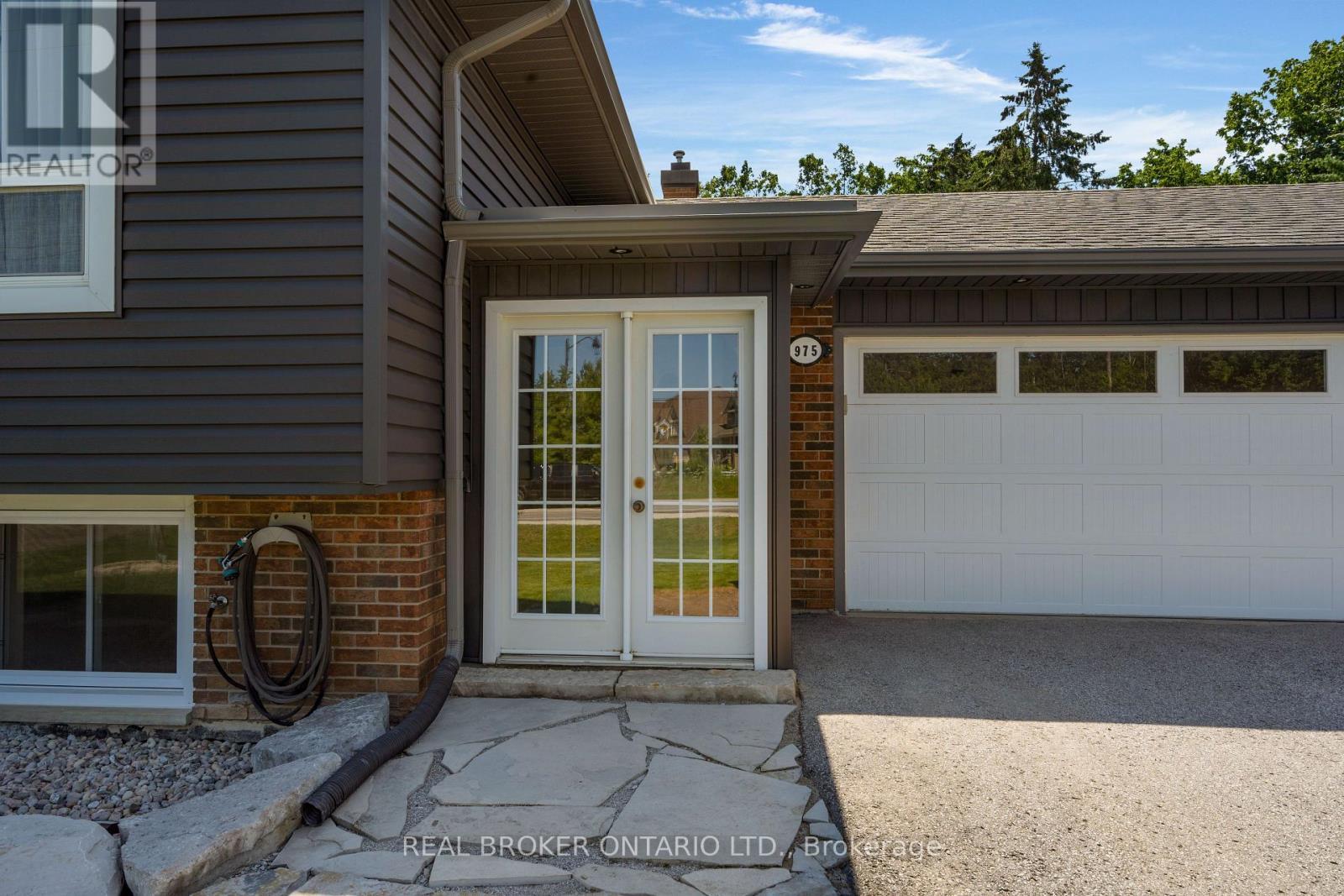 975 Sunnidale Road, Springwater, ON - Outdoor