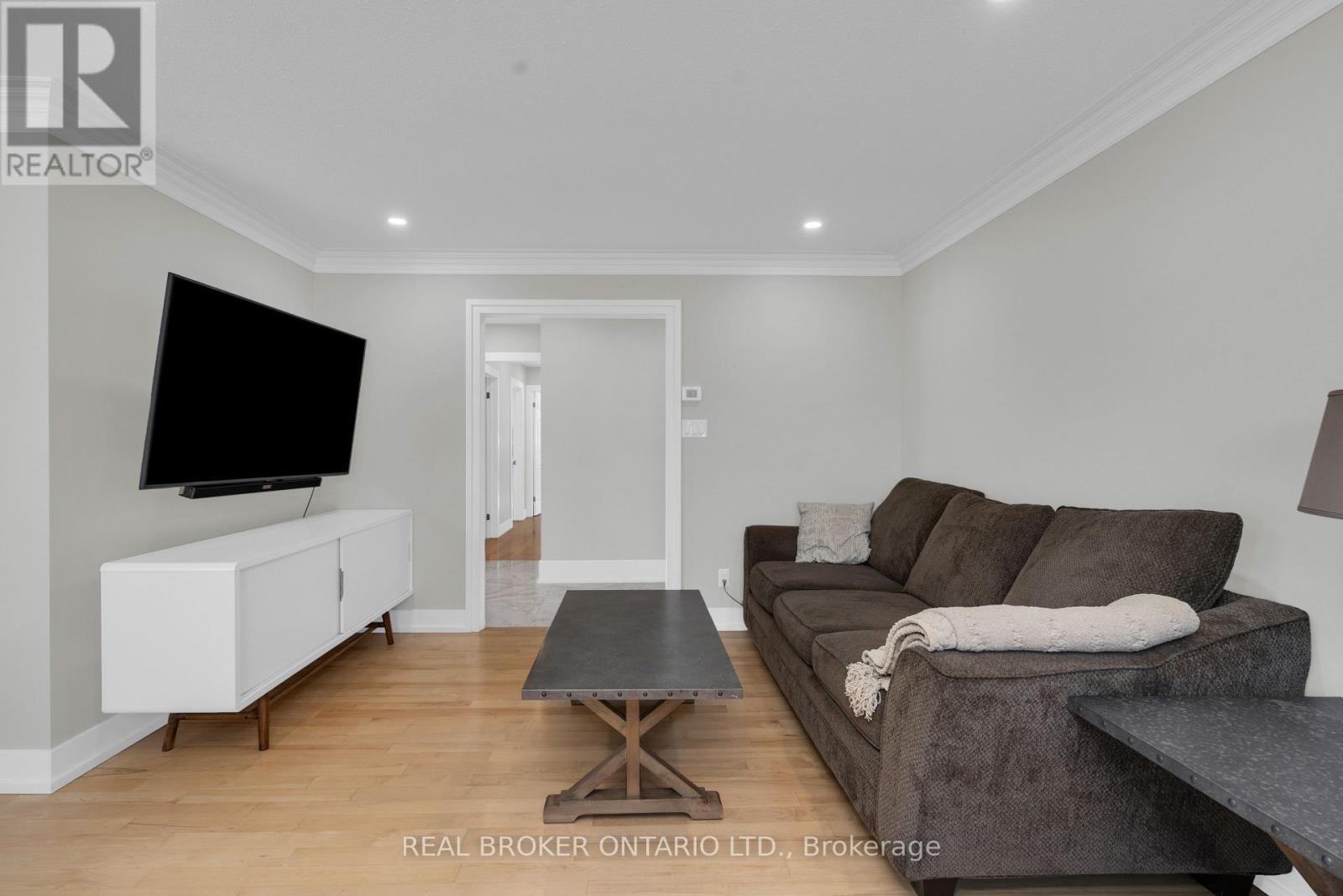 975 Sunnidale Road, Springwater, ON - Indoor Photo Showing Living Room