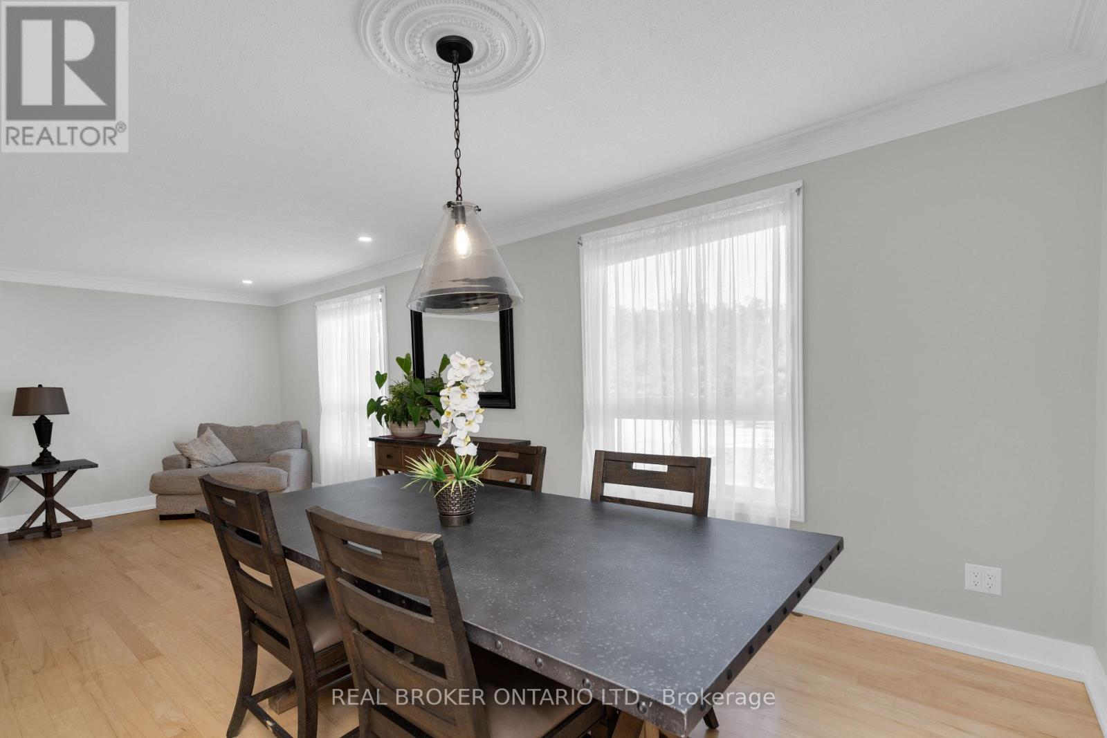 975 Sunnidale Road, Springwater, ON - Indoor Photo Showing Dining Room