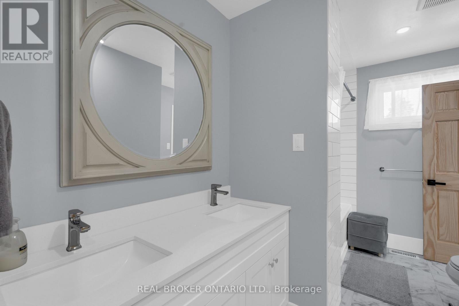 975 Sunnidale Road, Springwater, ON - Indoor Photo Showing Bathroom