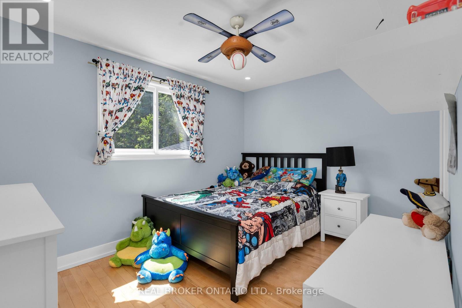 975 Sunnidale Road, Springwater, ON - Indoor Photo Showing Bedroom
