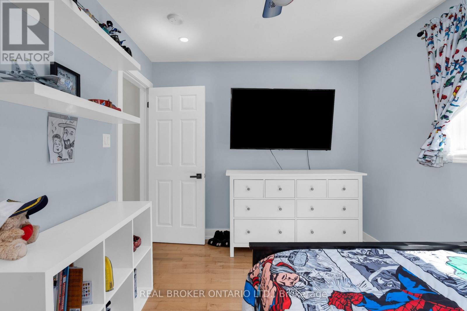 975 Sunnidale Road, Springwater, ON - Indoor Photo Showing Bedroom