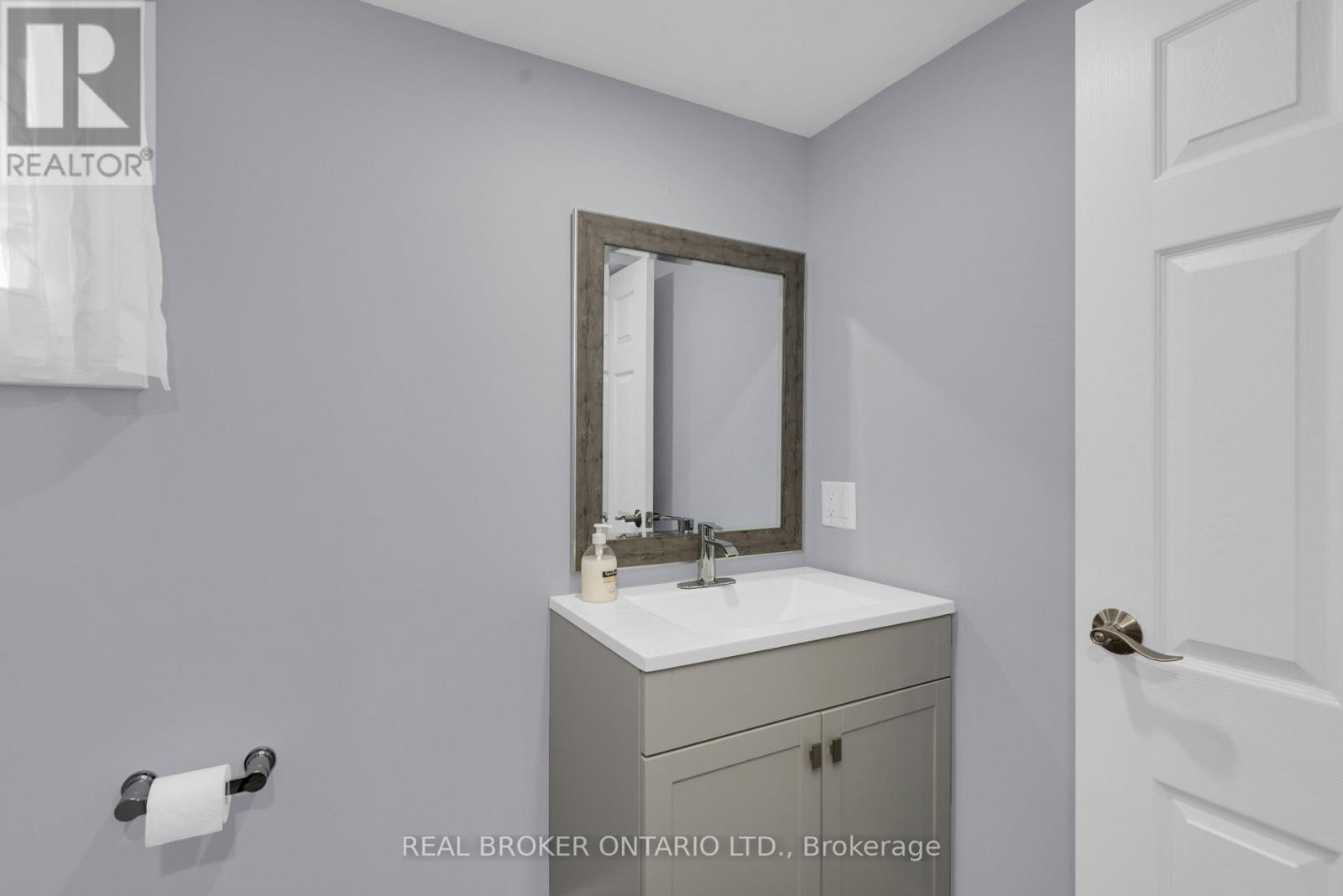 975 Sunnidale Road, Springwater, ON - Indoor Photo Showing Bathroom