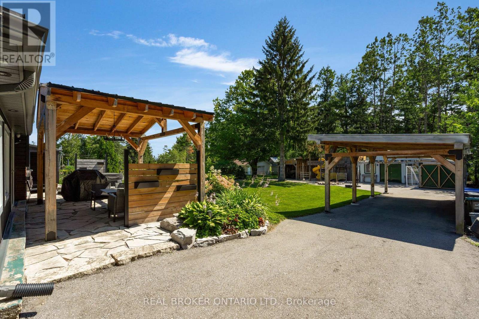 975 Sunnidale Road, Springwater, ON - Outdoor