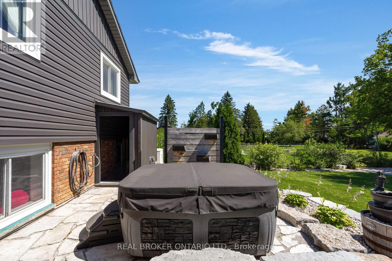 975 Sunnidale Road, Springwater, ON - Outdoor