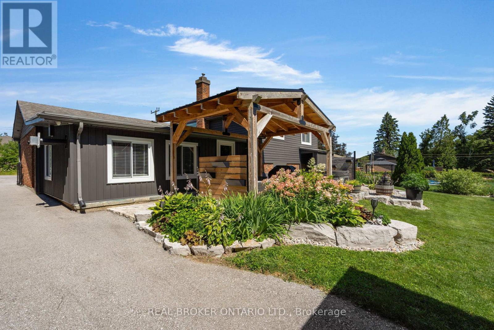 975 Sunnidale Road, Springwater, ON - Outdoor