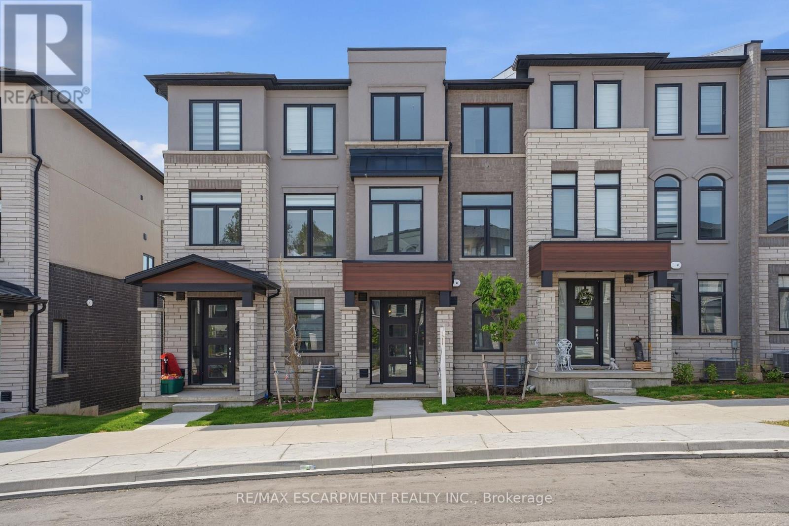 33 - 155 Equestrian Way, Cambridge, ON - Outdoor With Facade