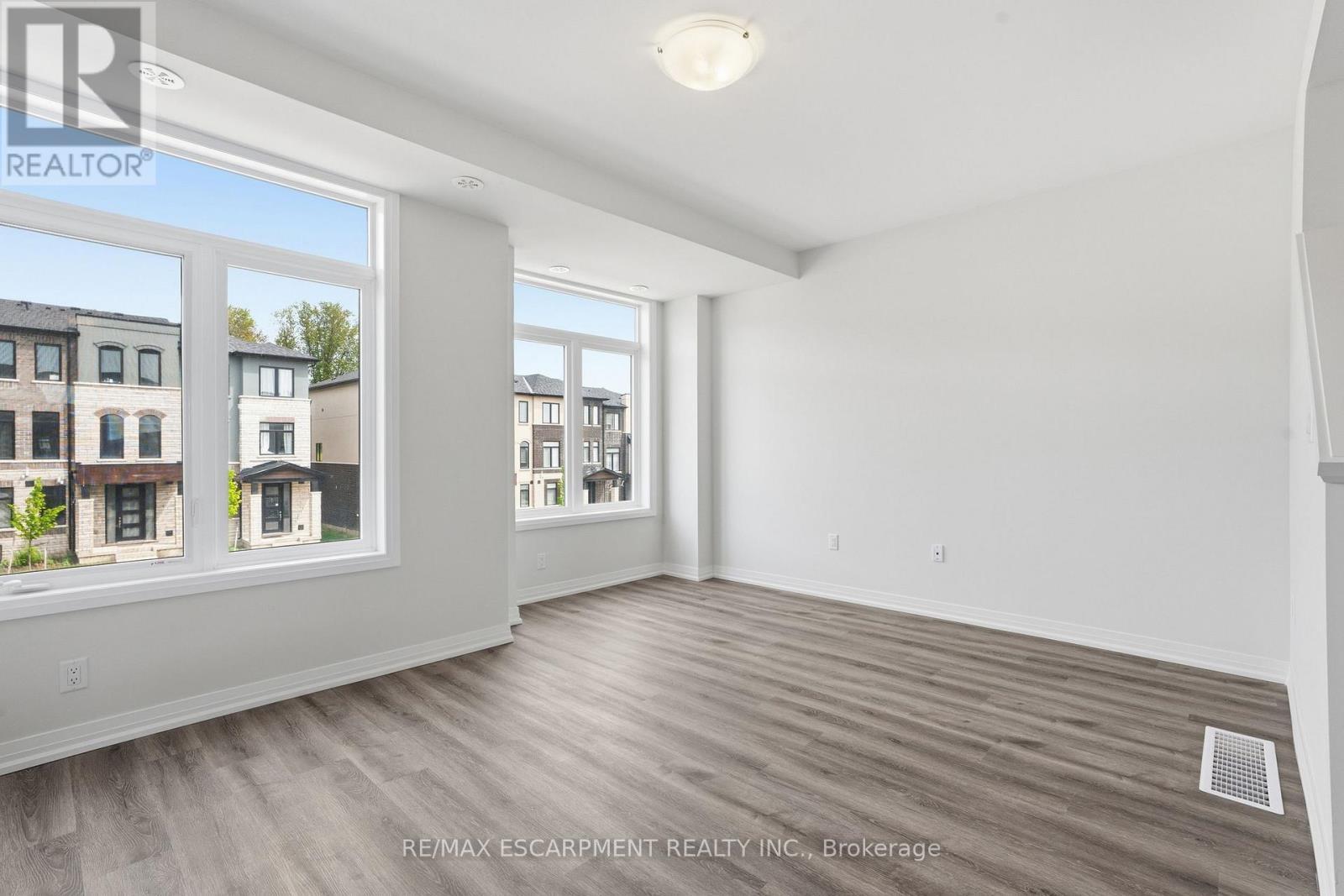 33 - 155 Equestrian Way, Cambridge, ON - Indoor Photo Showing Other Room