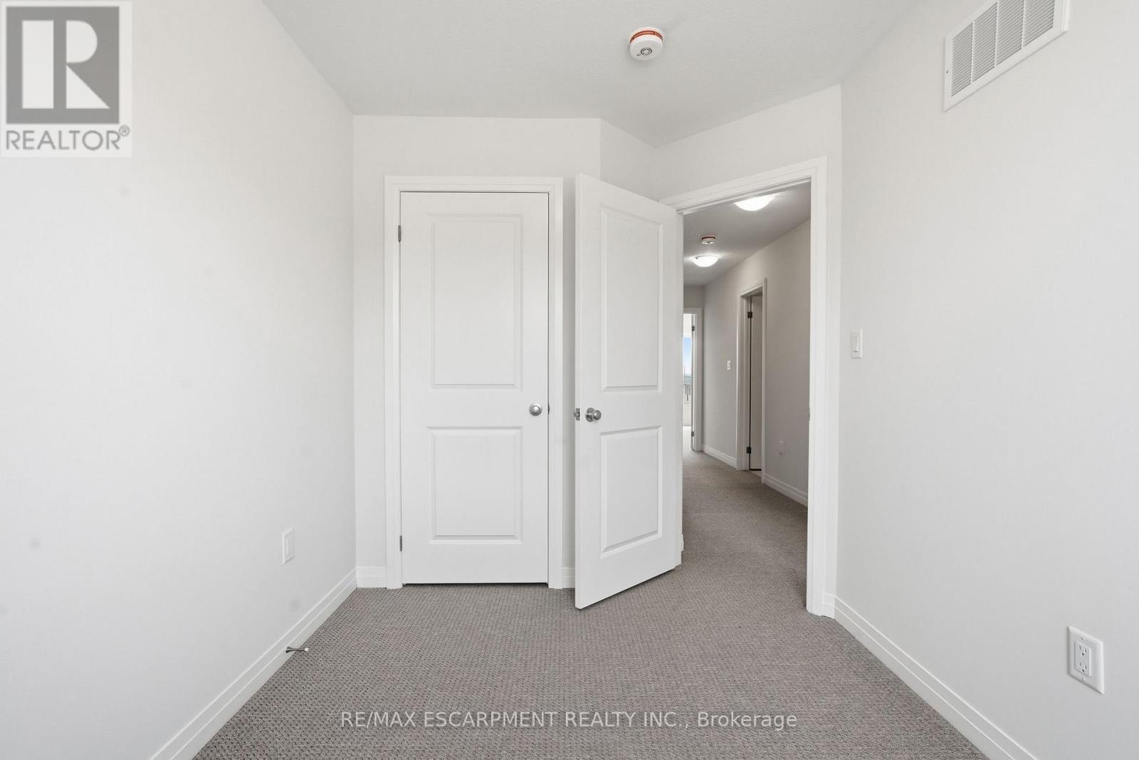 33 - 155 Equestrian Way, Cambridge, ON - Indoor Photo Showing Other Room