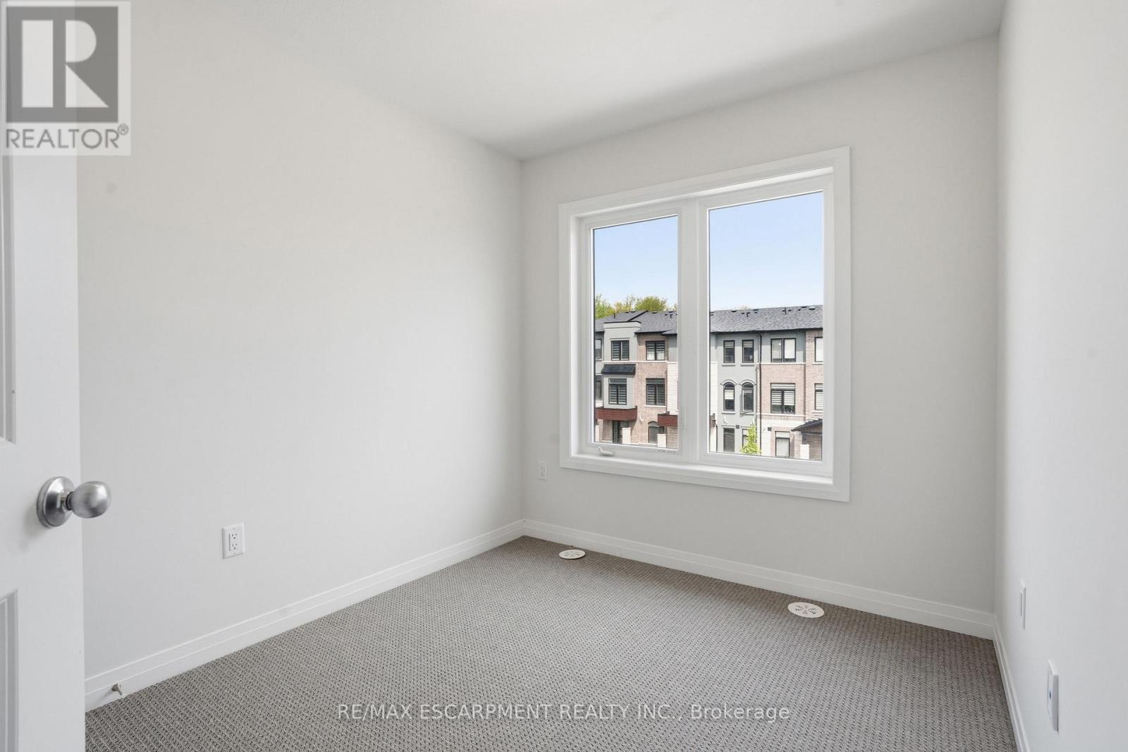 33 - 155 Equestrian Way, Cambridge, ON - Indoor Photo Showing Other Room