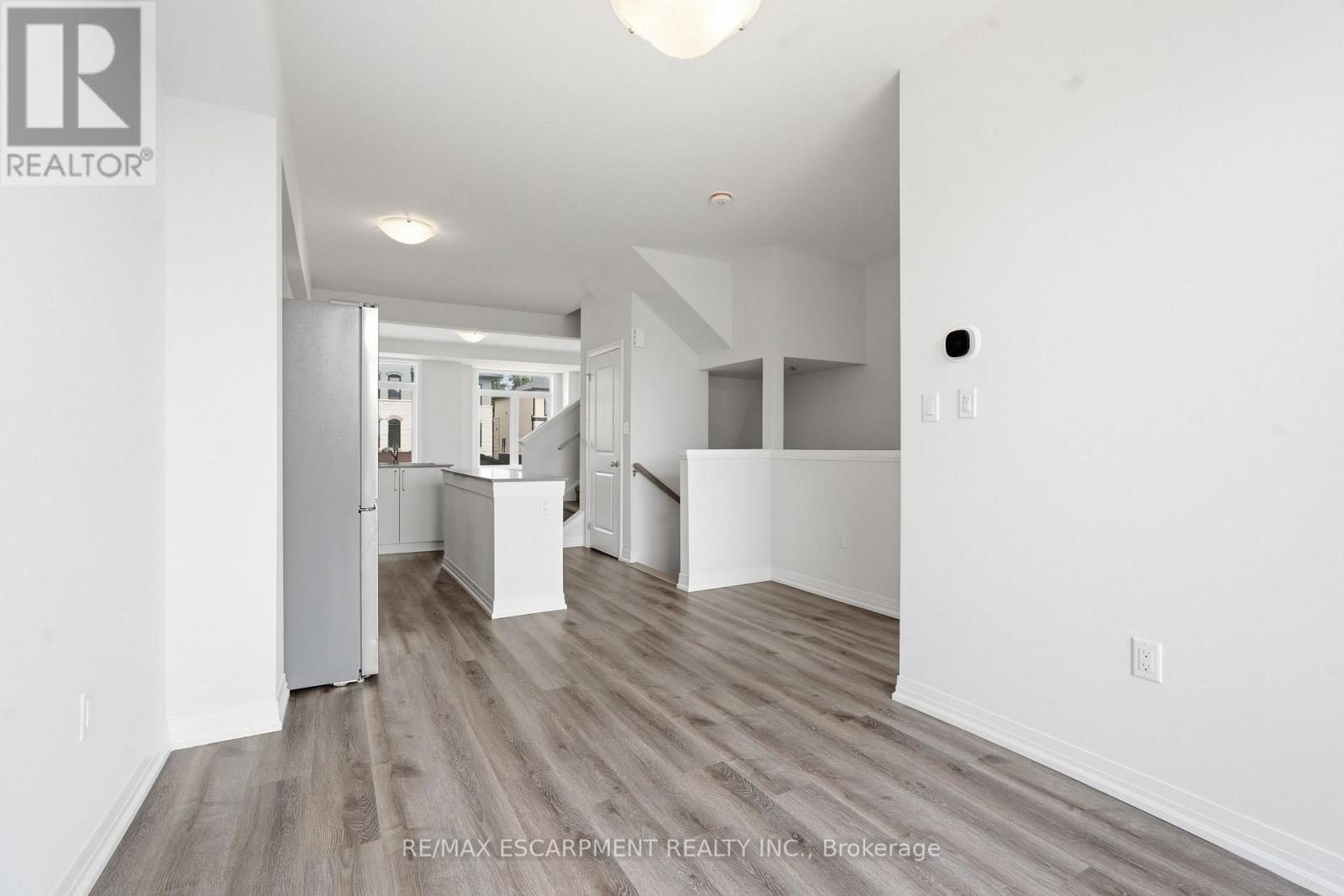 33 - 155 Equestrian Way, Cambridge, ON - Indoor