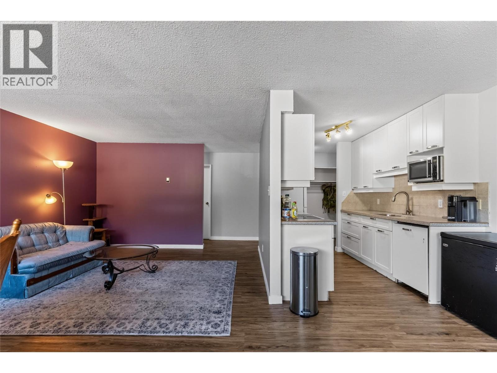 40 Ridgemont Avenue Unit# 101, Fernie, BC - Indoor Photo Showing Kitchen
