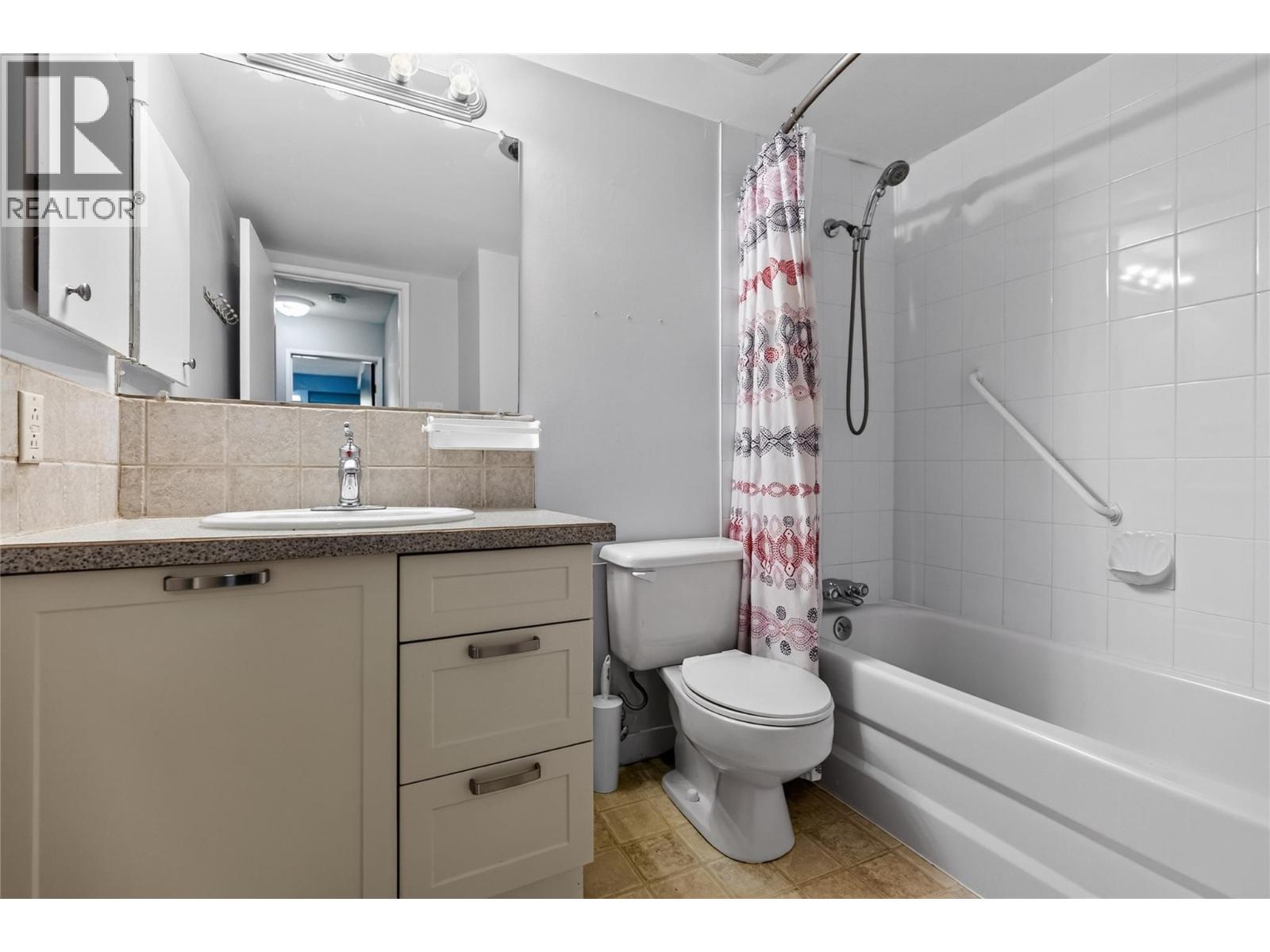 40 Ridgemont Avenue Unit# 101, Fernie, BC - Indoor Photo Showing Bathroom