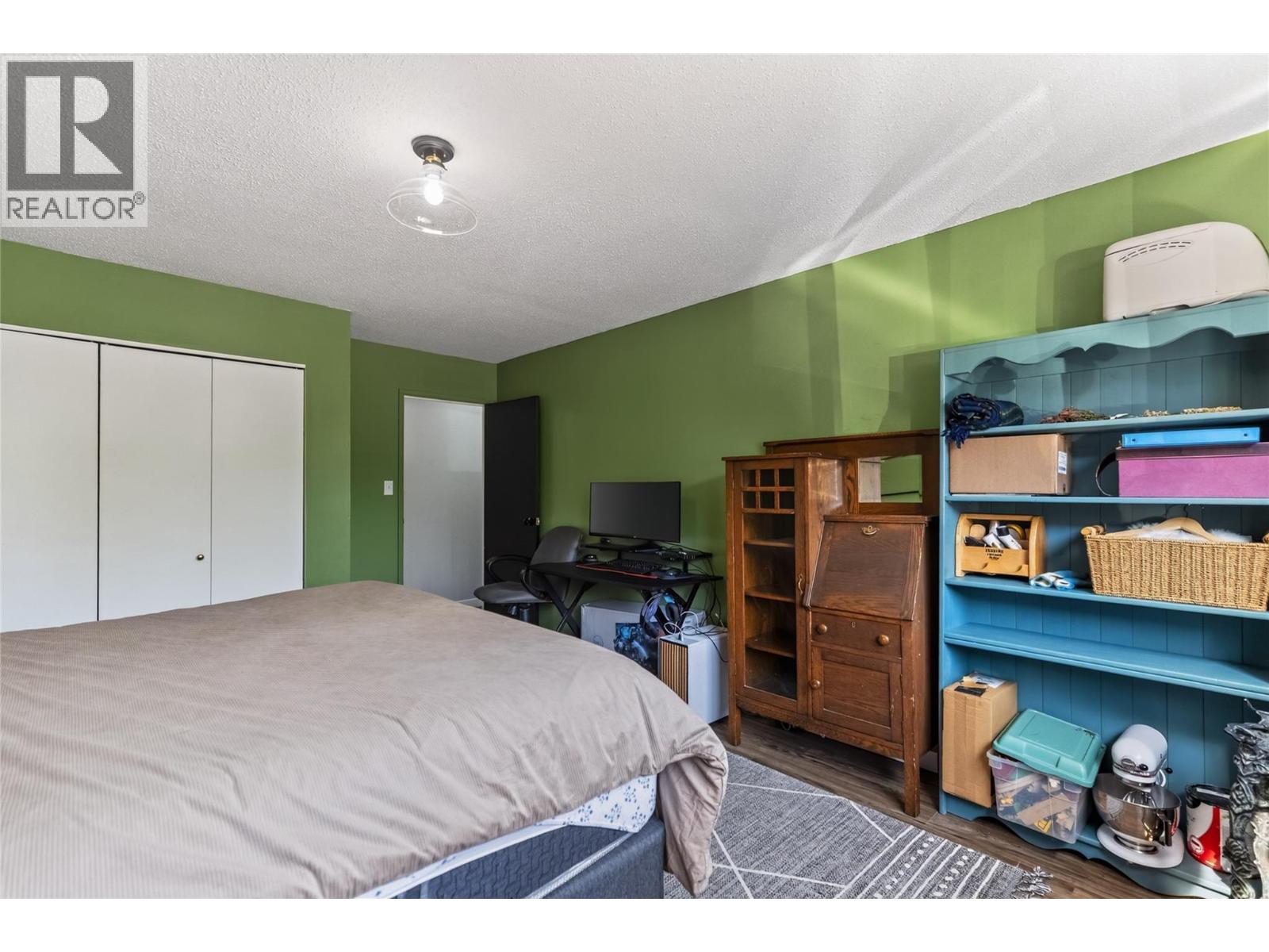 40 Ridgemont Avenue Unit# 101, Fernie, BC - Indoor Photo Showing Bedroom