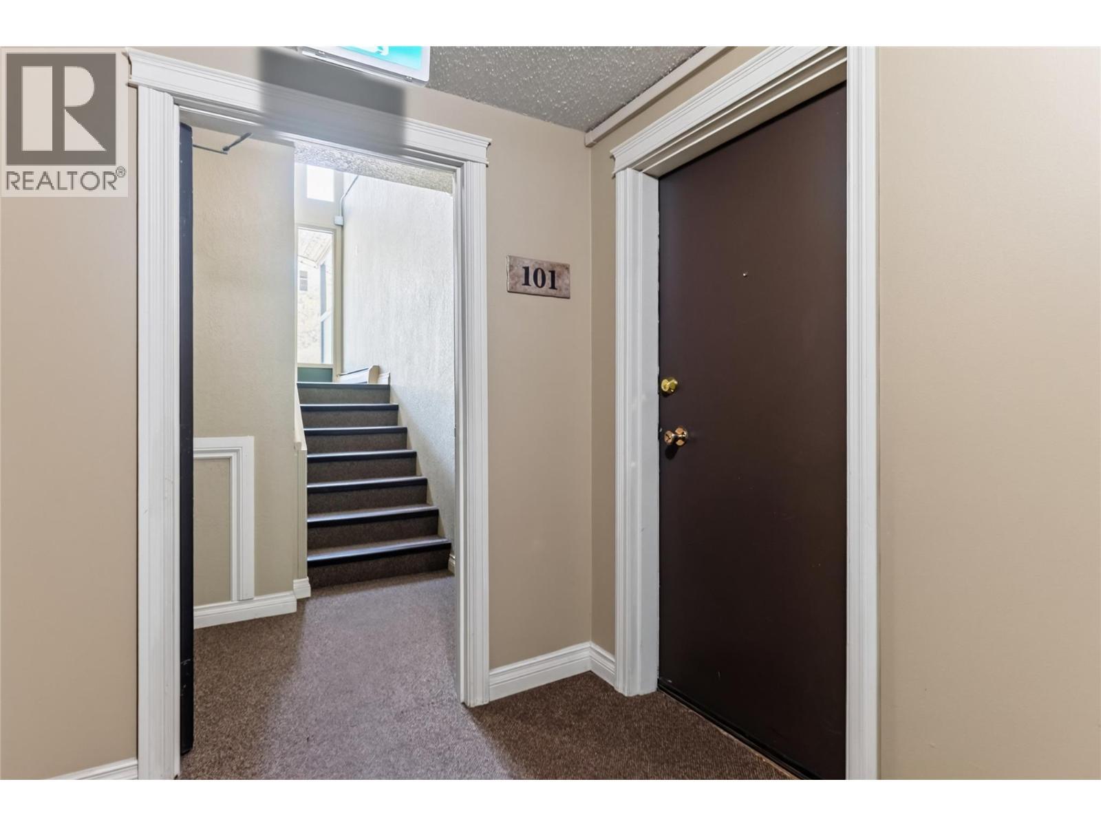 40 Ridgemont Avenue Unit# 101, Fernie, BC - Indoor Photo Showing Other Room