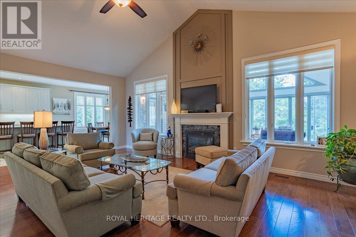 85 South Harbour Drive, Kawartha Lakes (Bobcaygeon), ON - Indoor Photo Showing Living Room With Fireplace