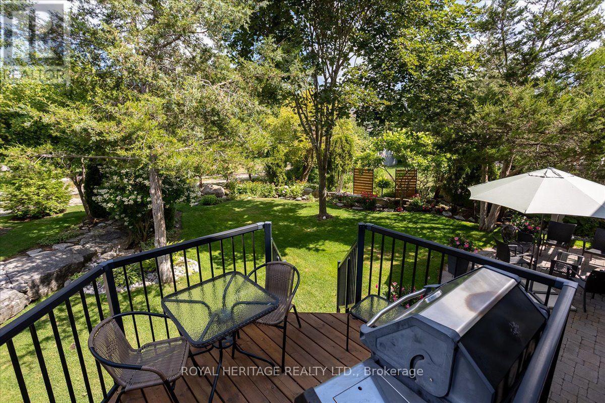 BISTRO AND BBQ DECK! - 85 South Harbour Drive, Kawartha Lakes (Bobcaygeon), ON - Outdoor