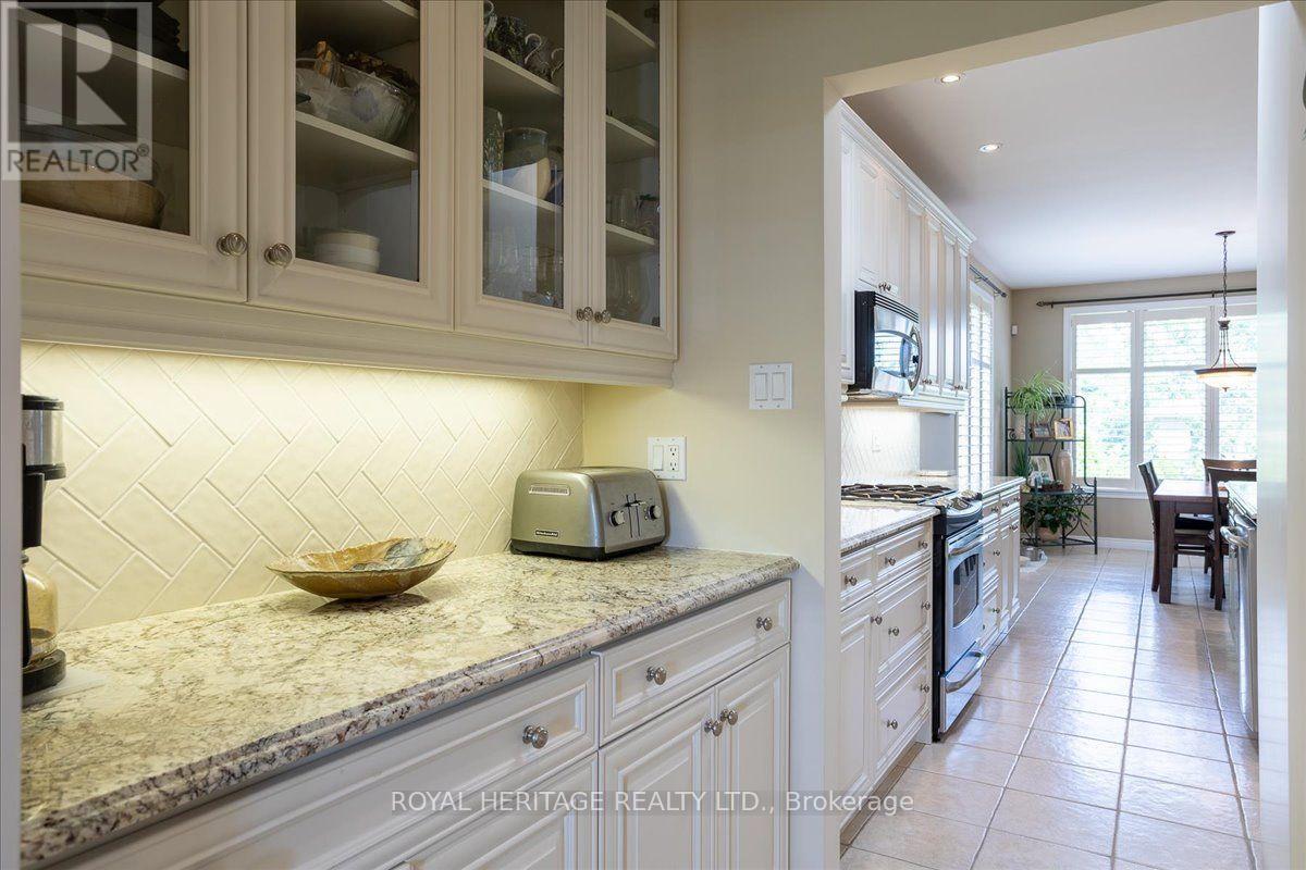 BUTLER PANTRY - 85 South Harbour Drive, Kawartha Lakes (Bobcaygeon), ON - Indoor Photo Showing Kitchen With Upgraded Kitchen
