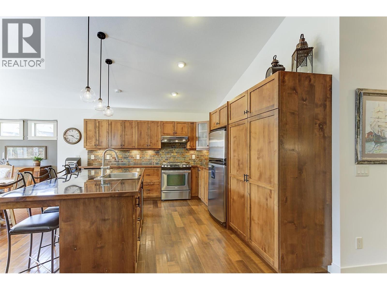 12931 East Ridge Drive, Lake Country, BC - Indoor Photo Showing Kitchen