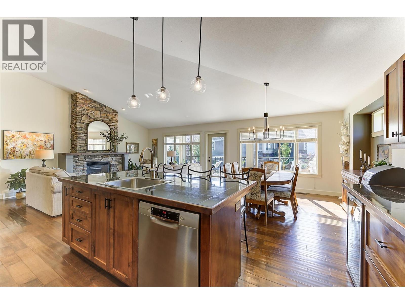 12931 East Ridge Drive, Lake Country, BC - Indoor Photo Showing Kitchen With Double Sink
