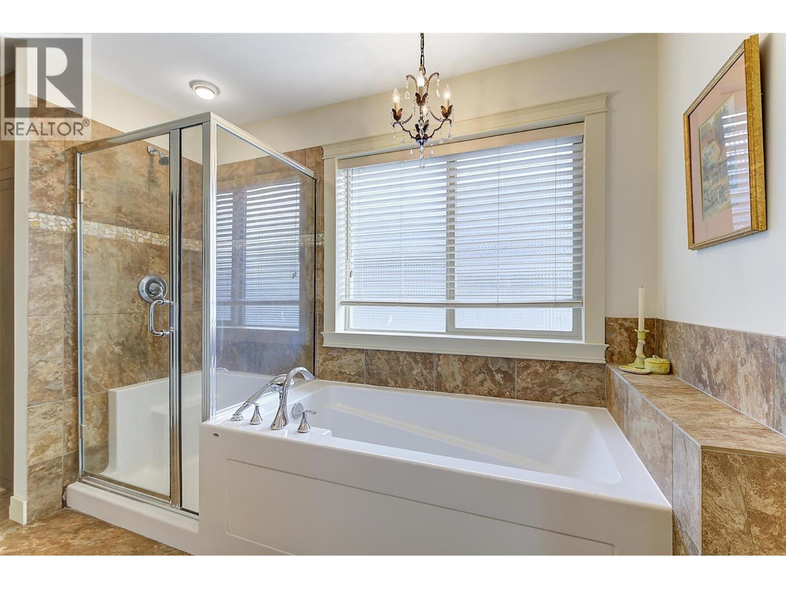 12931 East Ridge Drive, Lake Country, BC - Indoor Photo Showing Bathroom