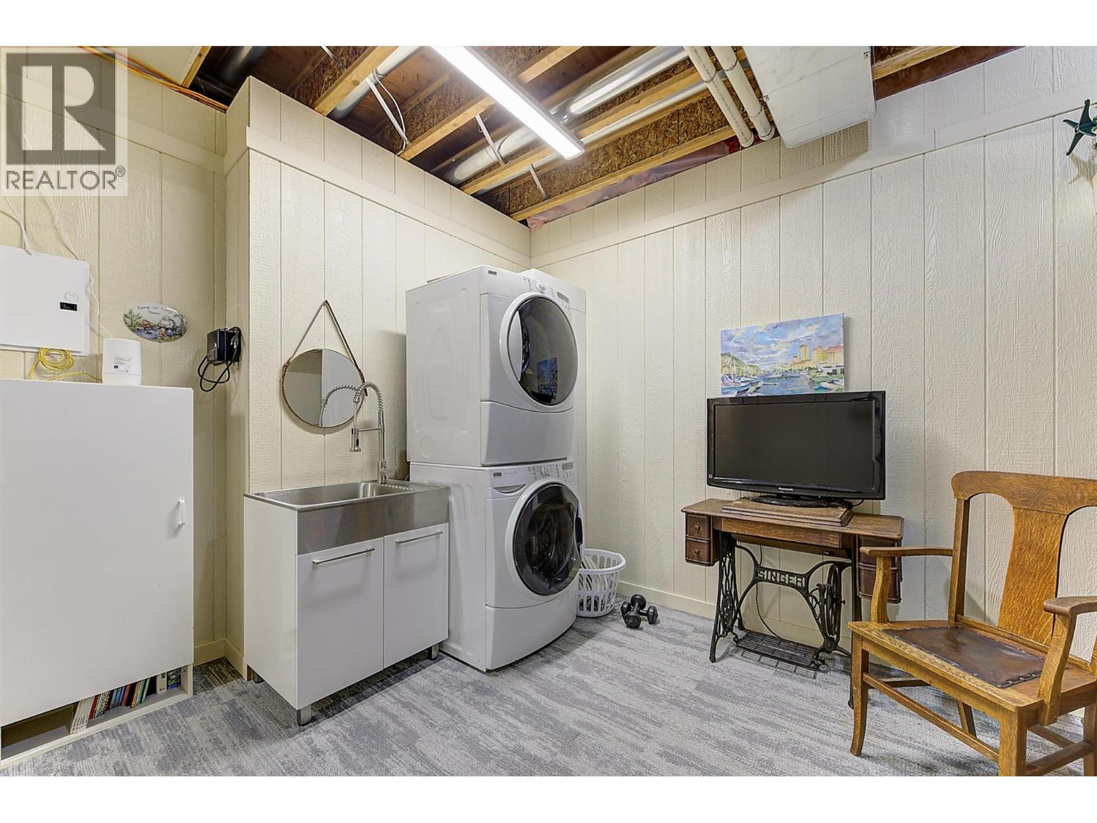 12931 East Ridge Drive, Lake Country, BC - Indoor Photo Showing Laundry Room