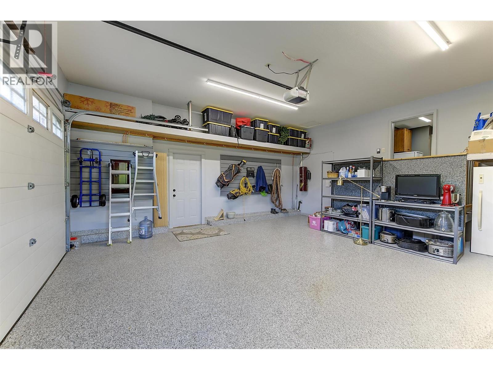 12931 East Ridge Drive, Lake Country, BC - Indoor Photo Showing Garage