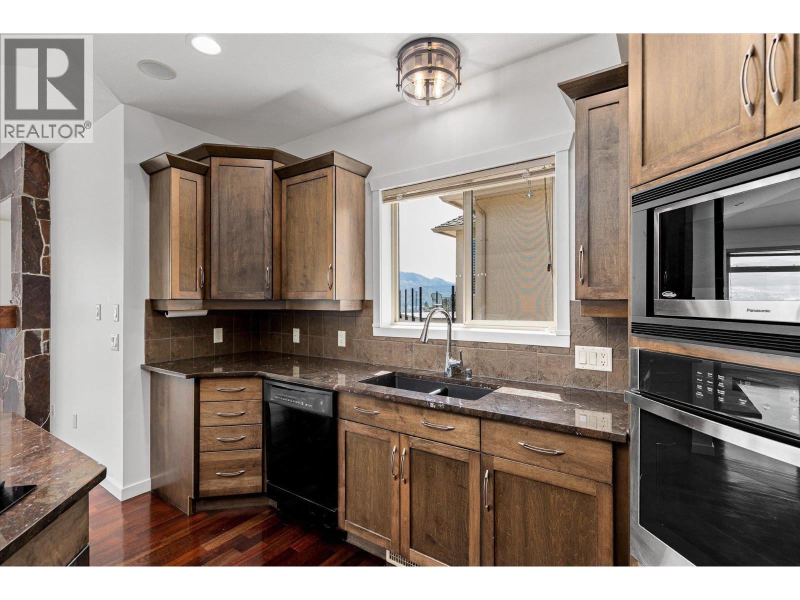 1581 Gregory Road, West Kelowna, BC - Indoor Photo Showing Kitchen With Double Sink
